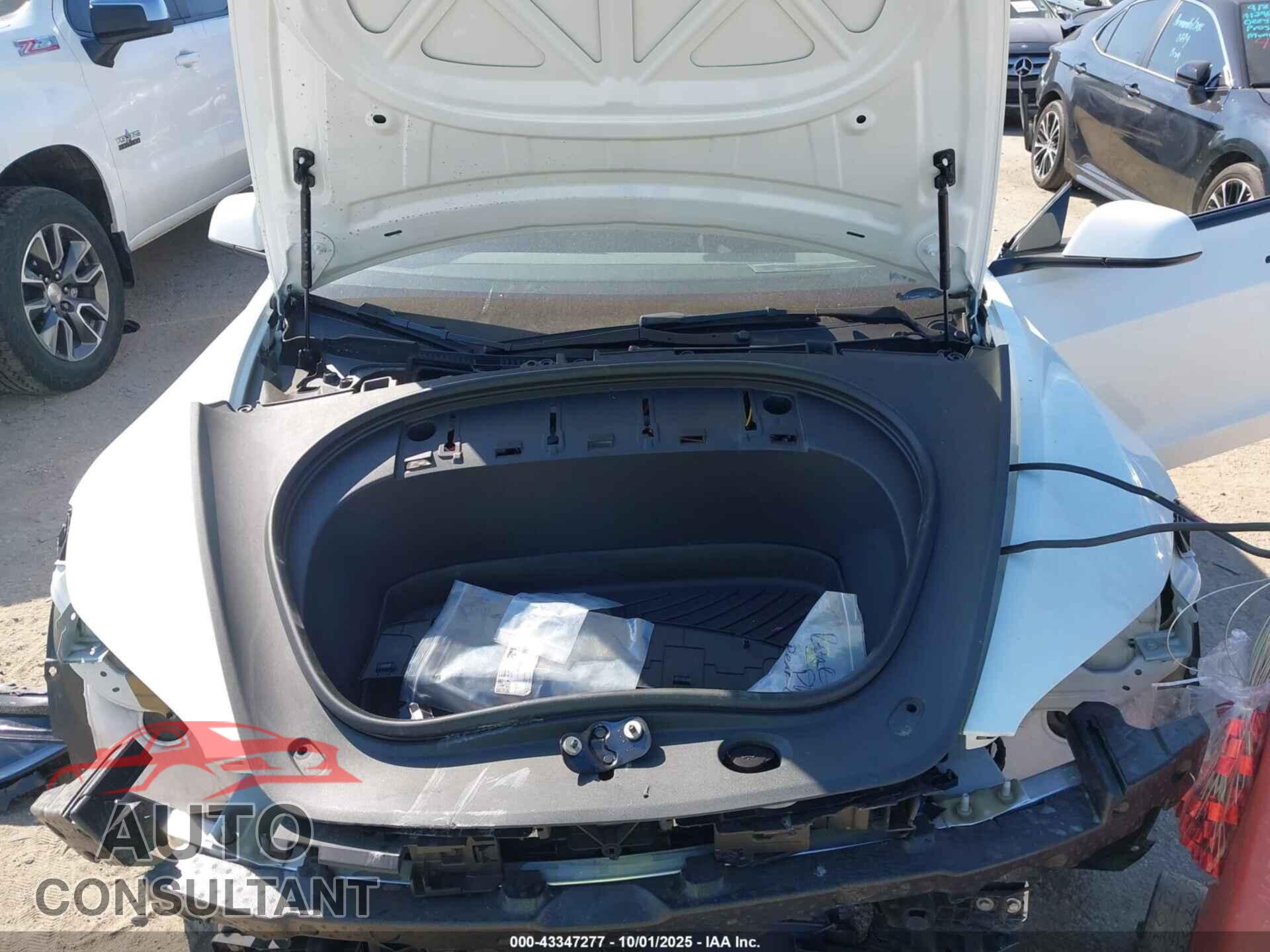 TESLA MODEL 3 2024 - 5YJ3E1EA2RF747491