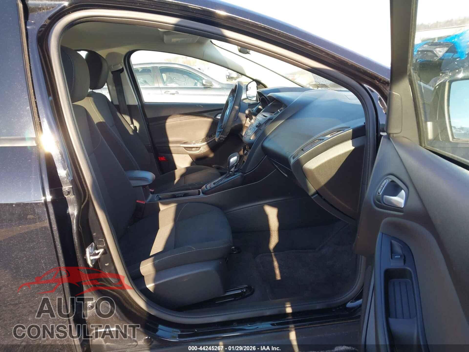 FORD FOCUS 2017 - 1FADP3K25HL227357