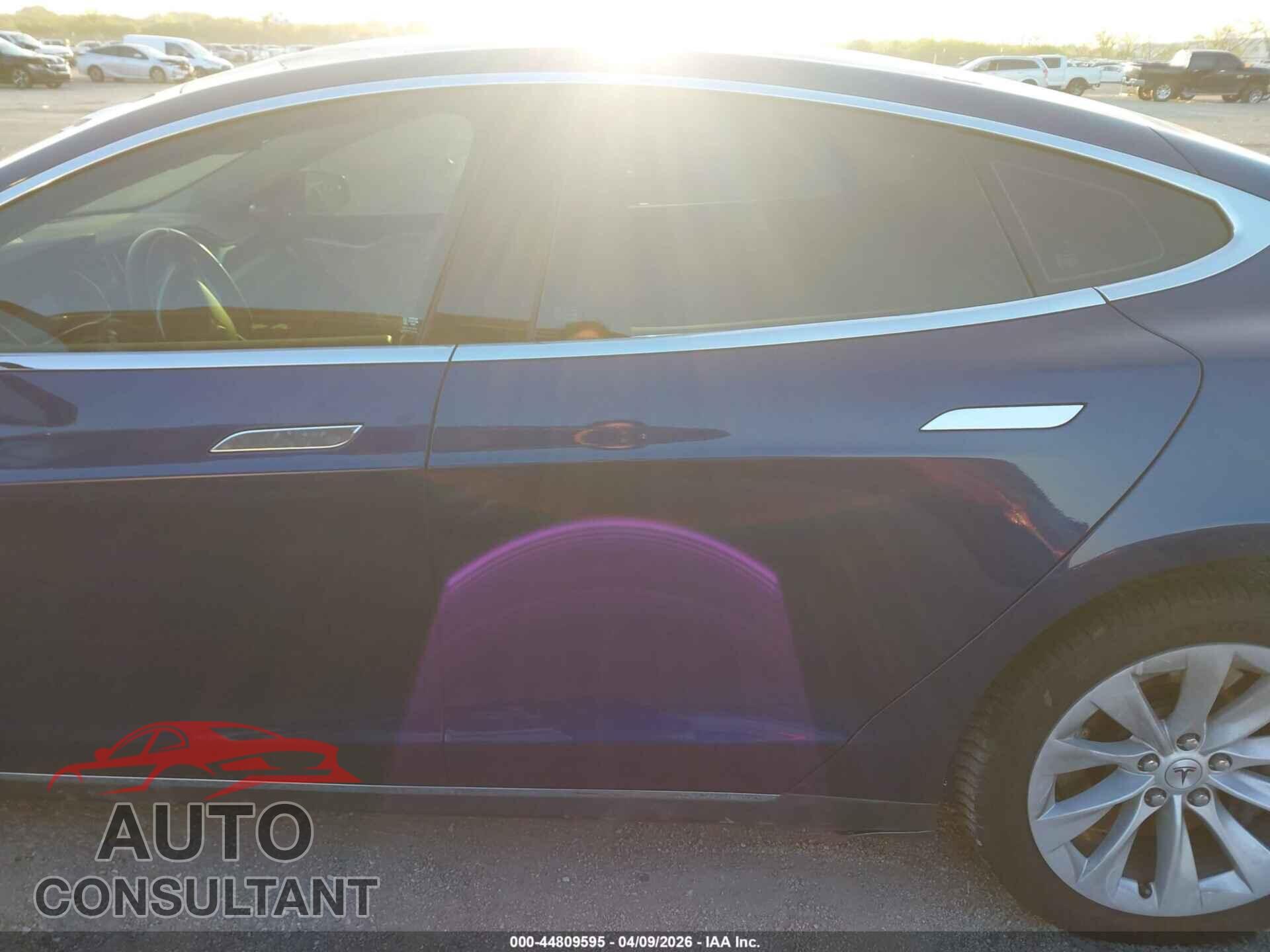 TESLA MODEL S 2015 - 5YJSA1E14FF117247