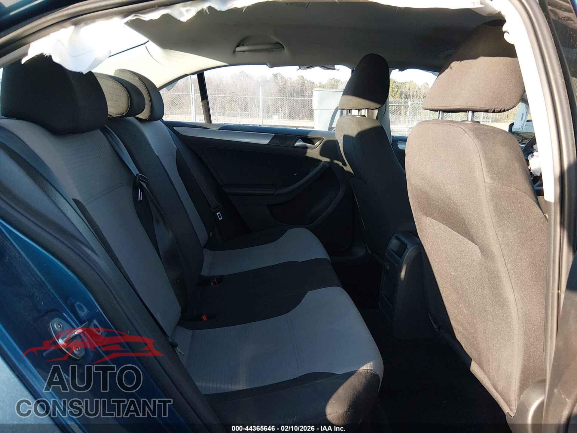 VOLKSWAGEN JETTA 2017 - 3VW2B7AJ2HM403647