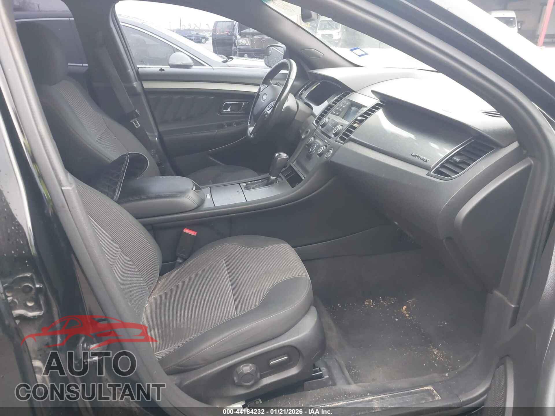 FORD TAURUS 2017 - 1FAHP2E82HG120075
