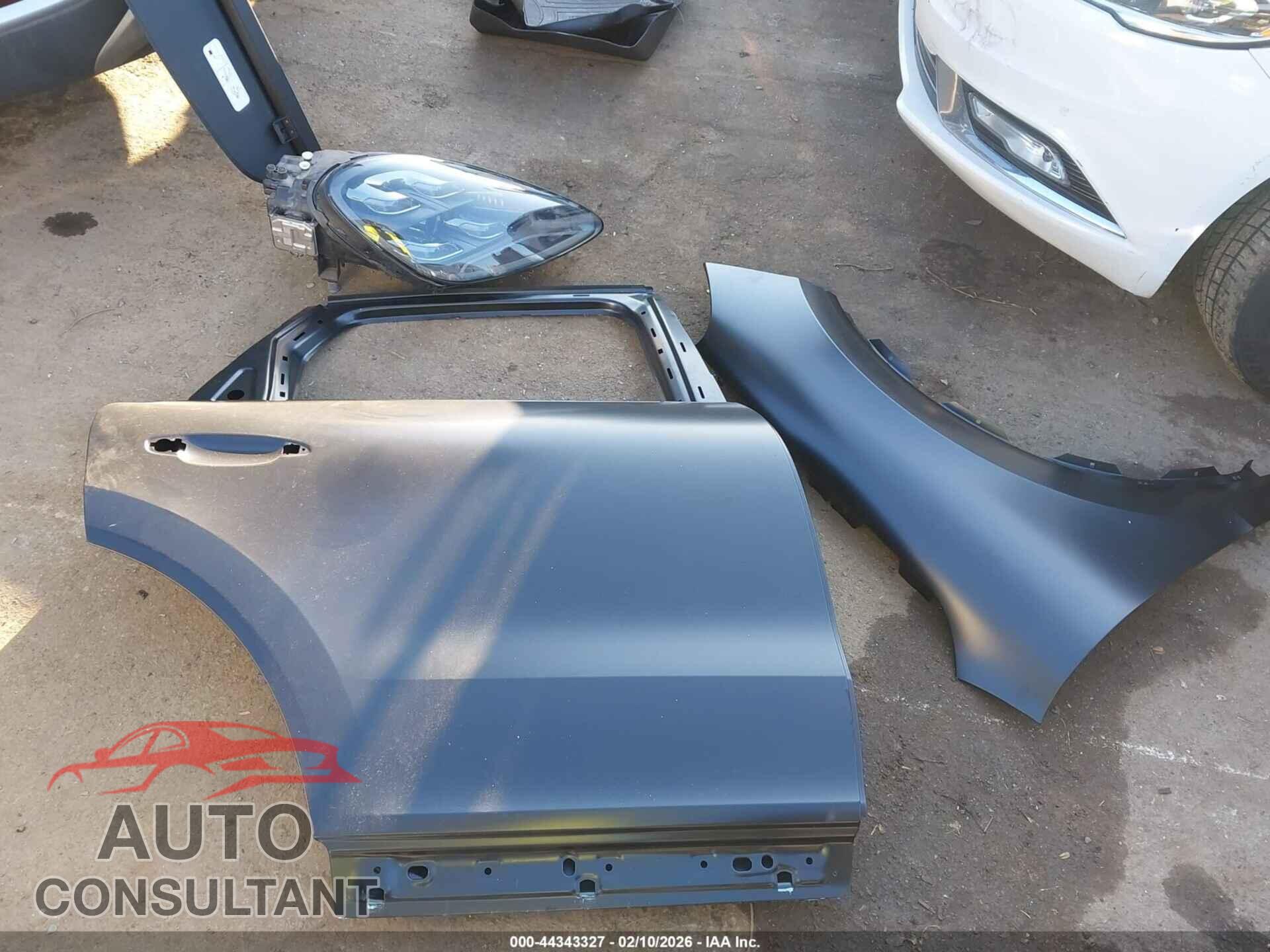 PORSCHE CAYENNE 2019 - WP1AA2AY3KDA10002