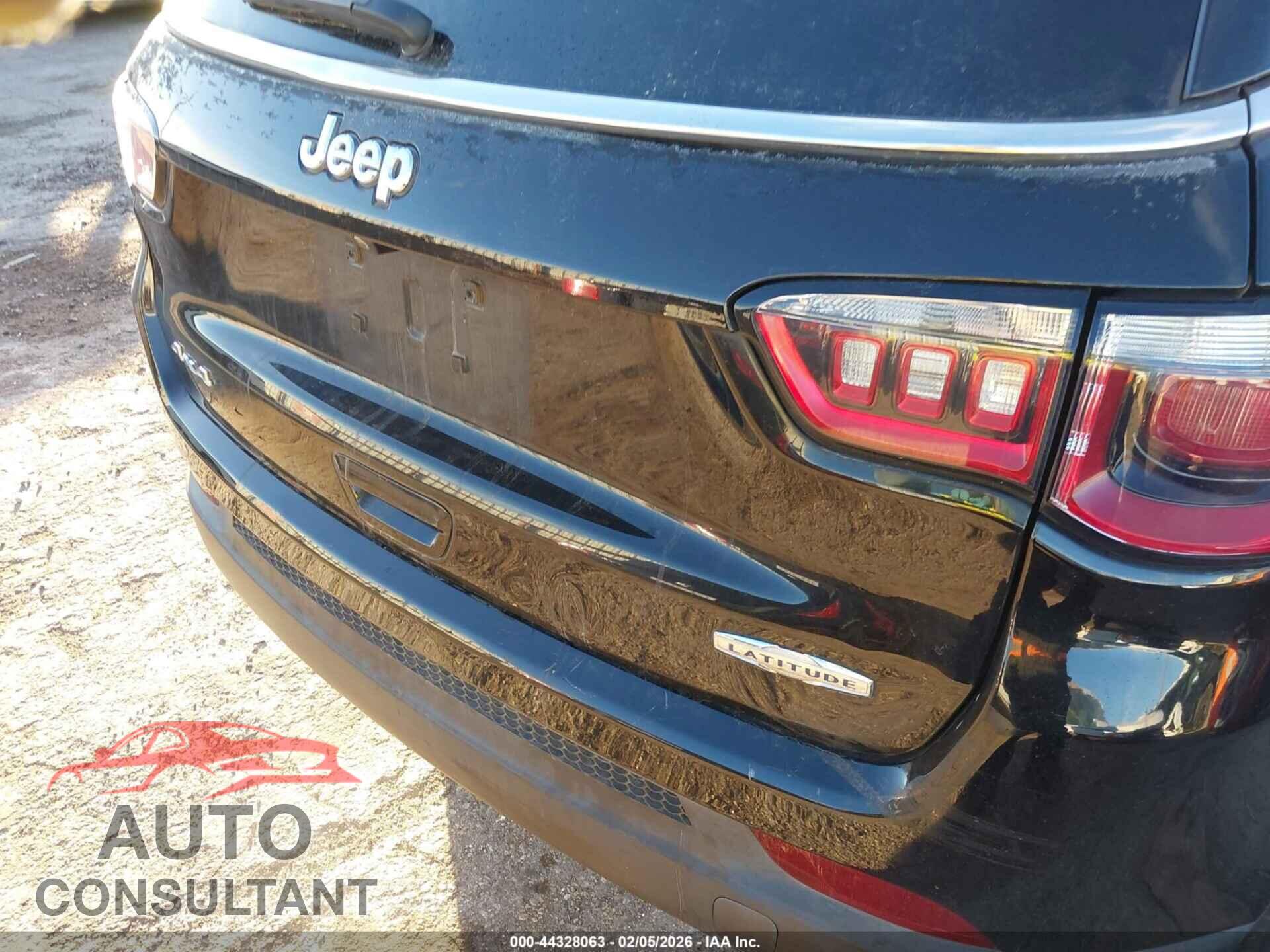 JEEP COMPASS 2018 - 3C4NJDBB4JT201316