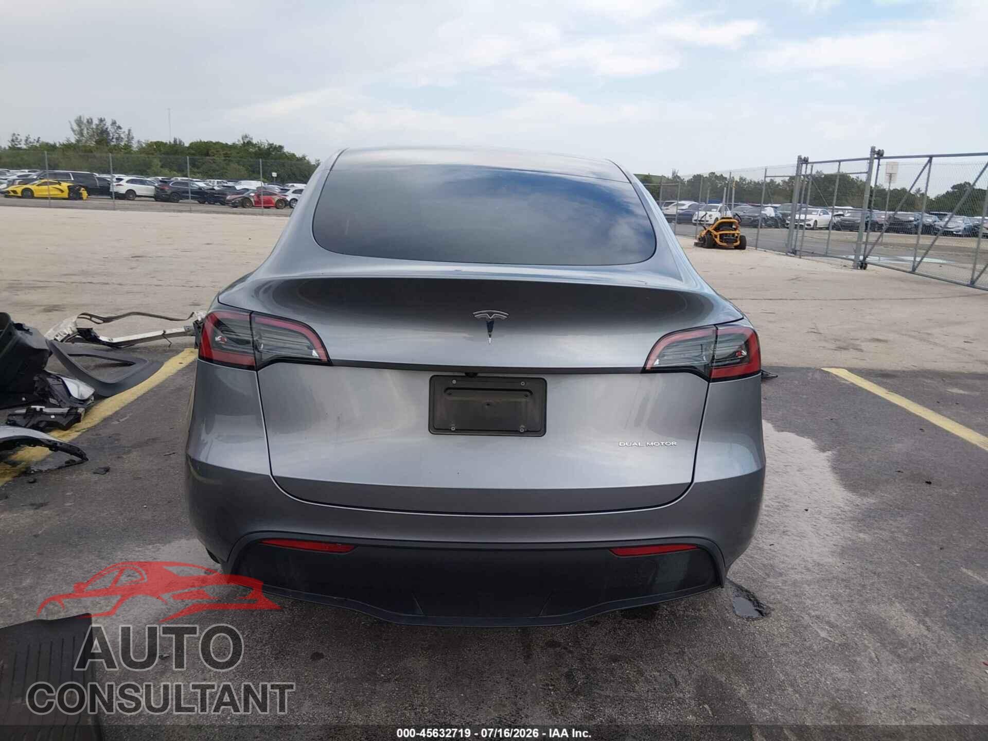 TESLA MODEL Y 2024 - 7SAYGDEE4RA319829