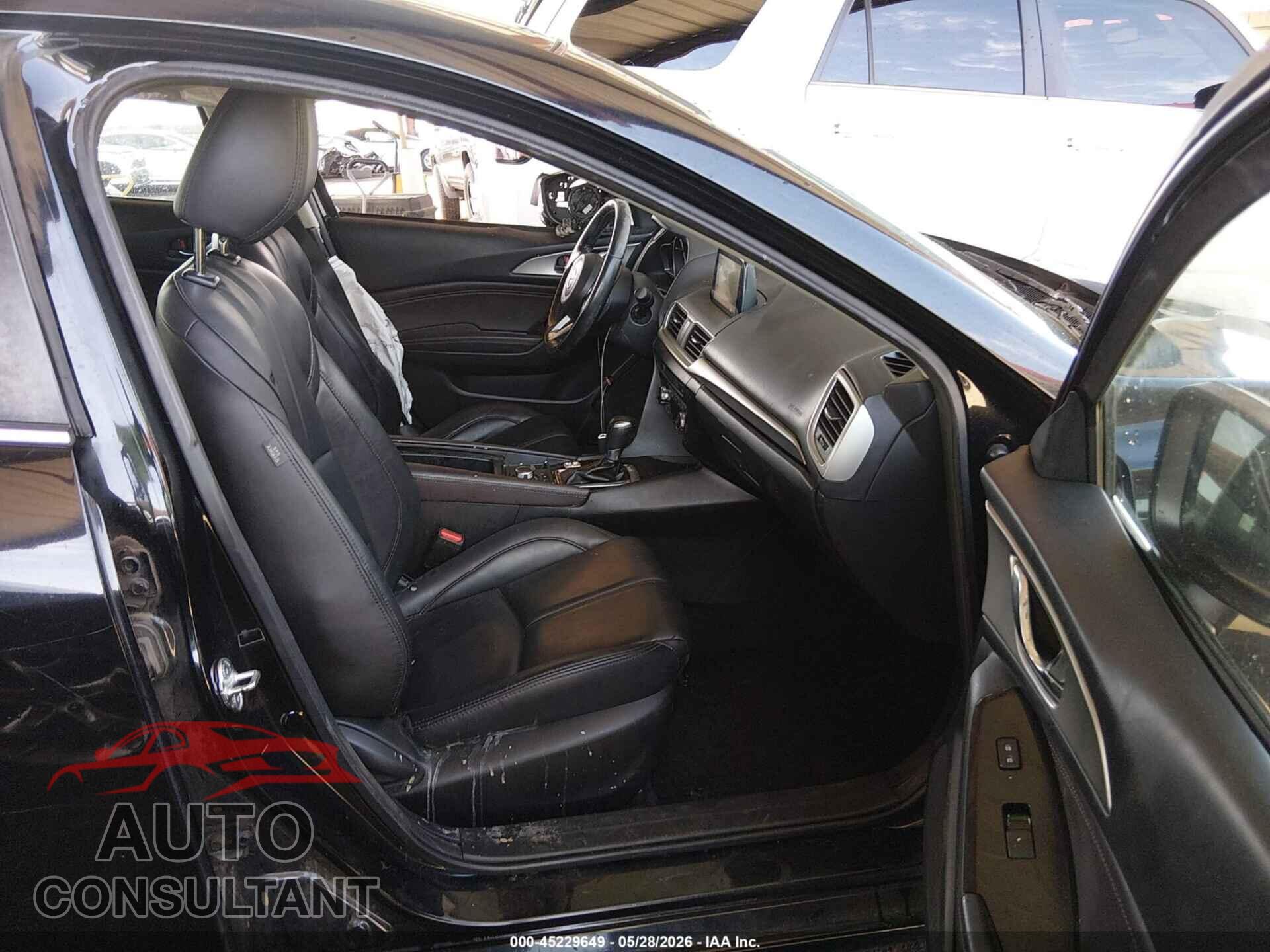 MAZDA MAZDA3 2018 - 3MZBN1V39JM253185
