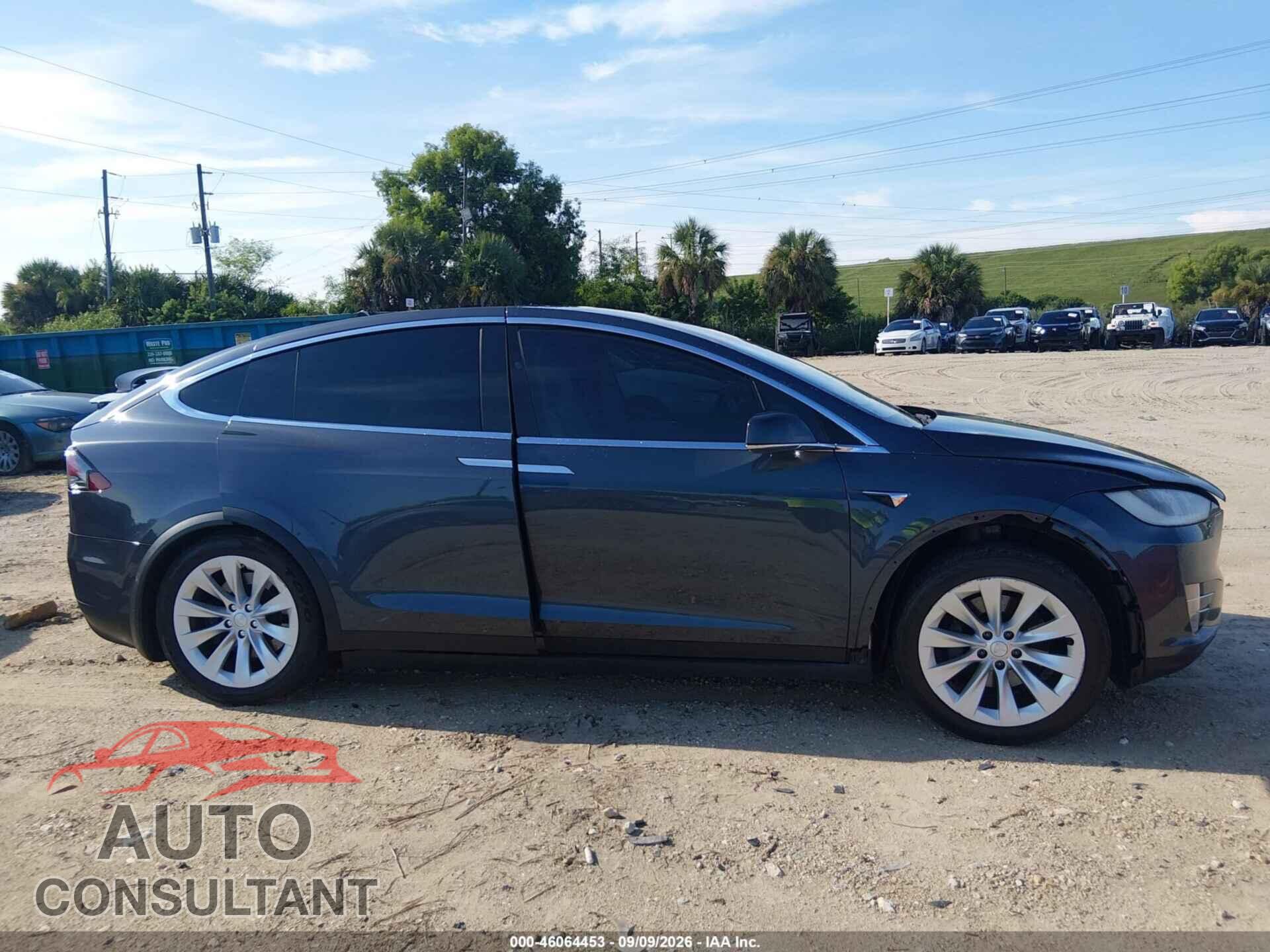 TESLA MODEL X 2018 - 5YJXCBE21JF120100