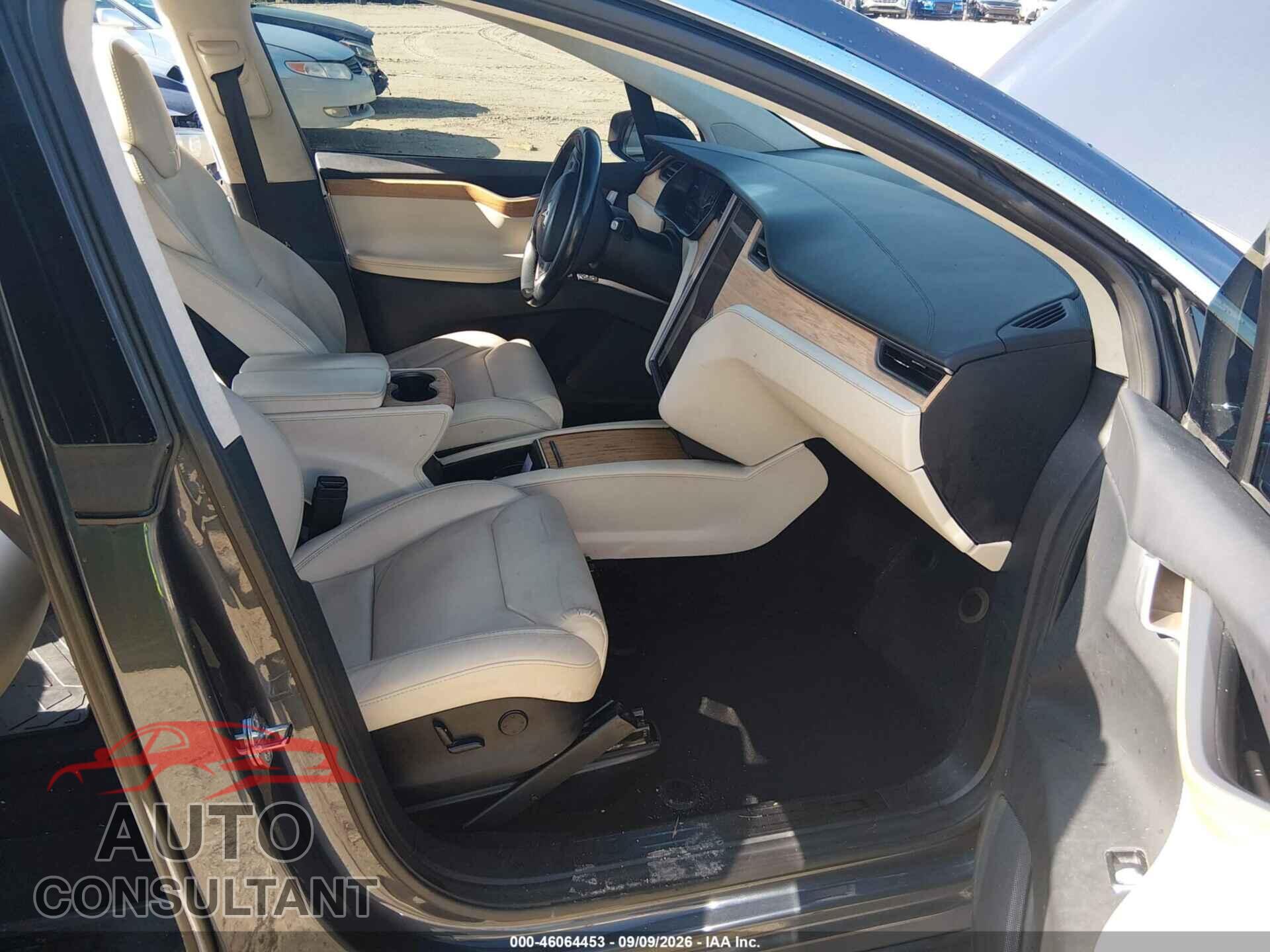 TESLA MODEL X 2018 - 5YJXCBE21JF120100