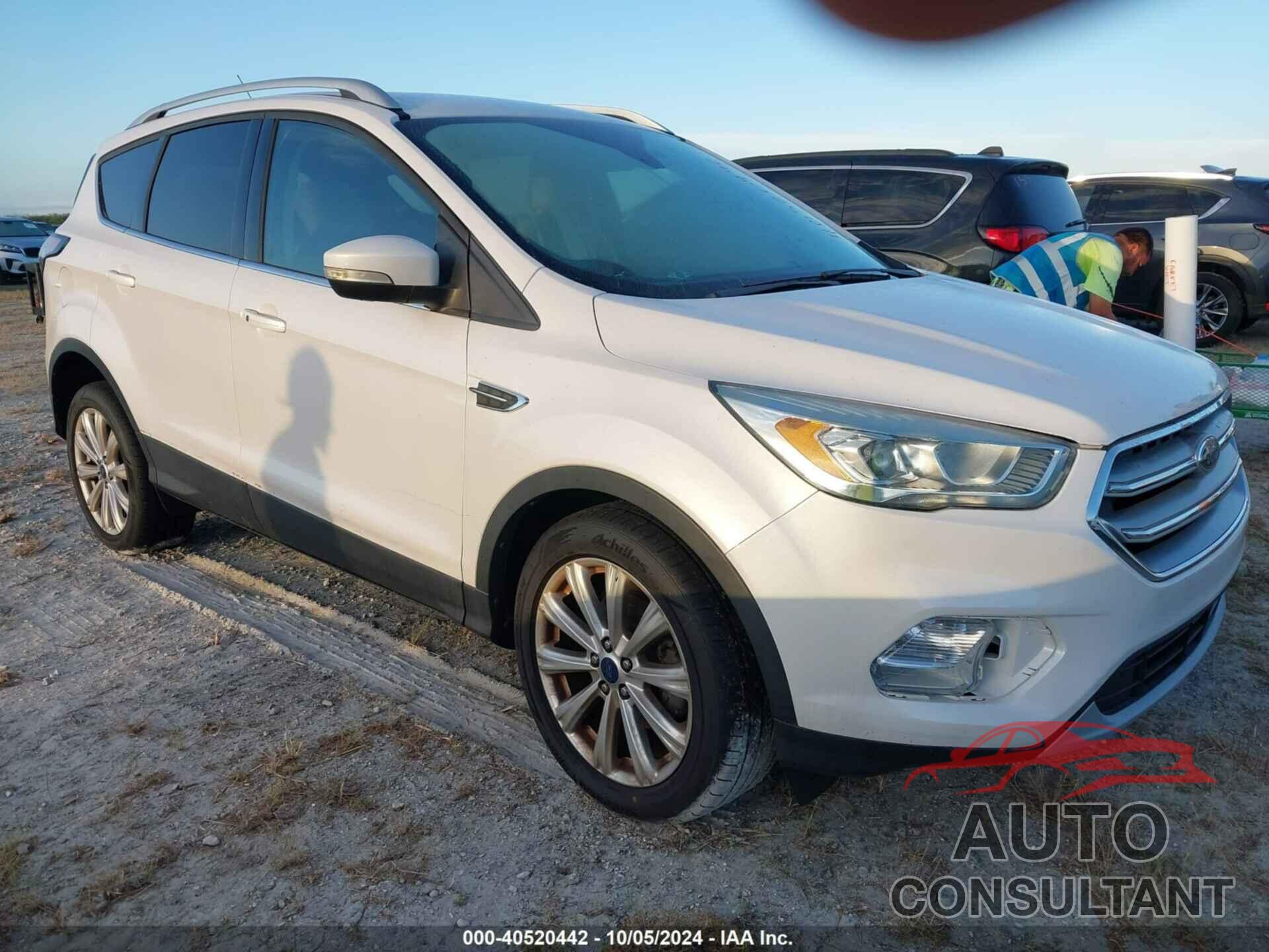 FORD ESCAPE 2017 - 1FMCU0JD3HUC73338