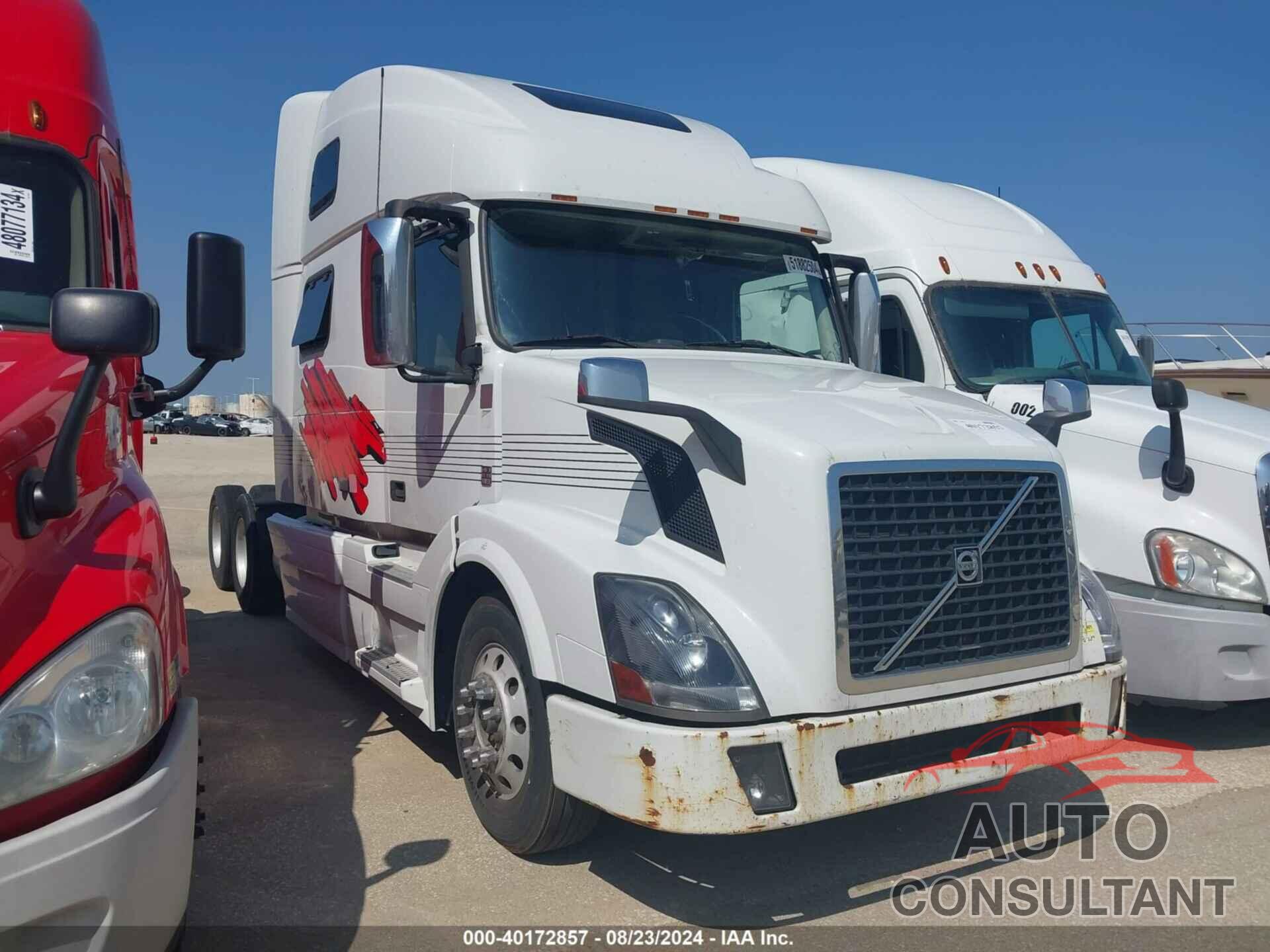 VOLVO VN 2014 - 4V4NC9EH2EN152537