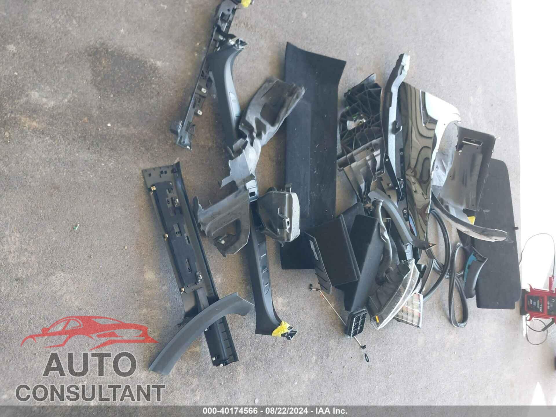 TESLA MODEL X 2023 - 7SAXCBE61PF401585