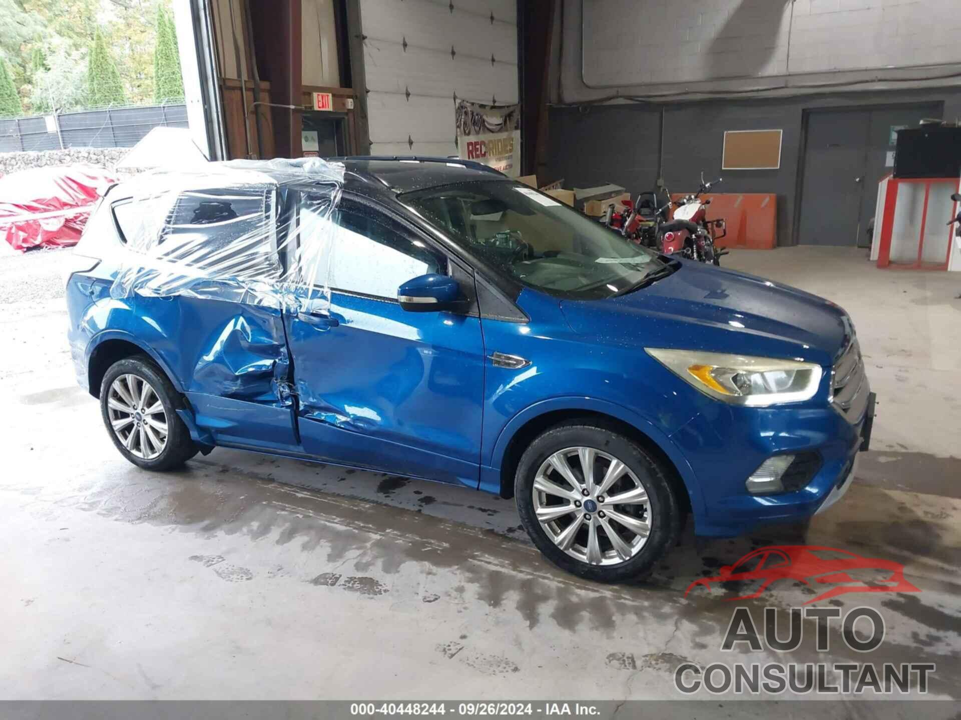 FORD ESCAPE 2017 - 1FMCU9J98HUB25878