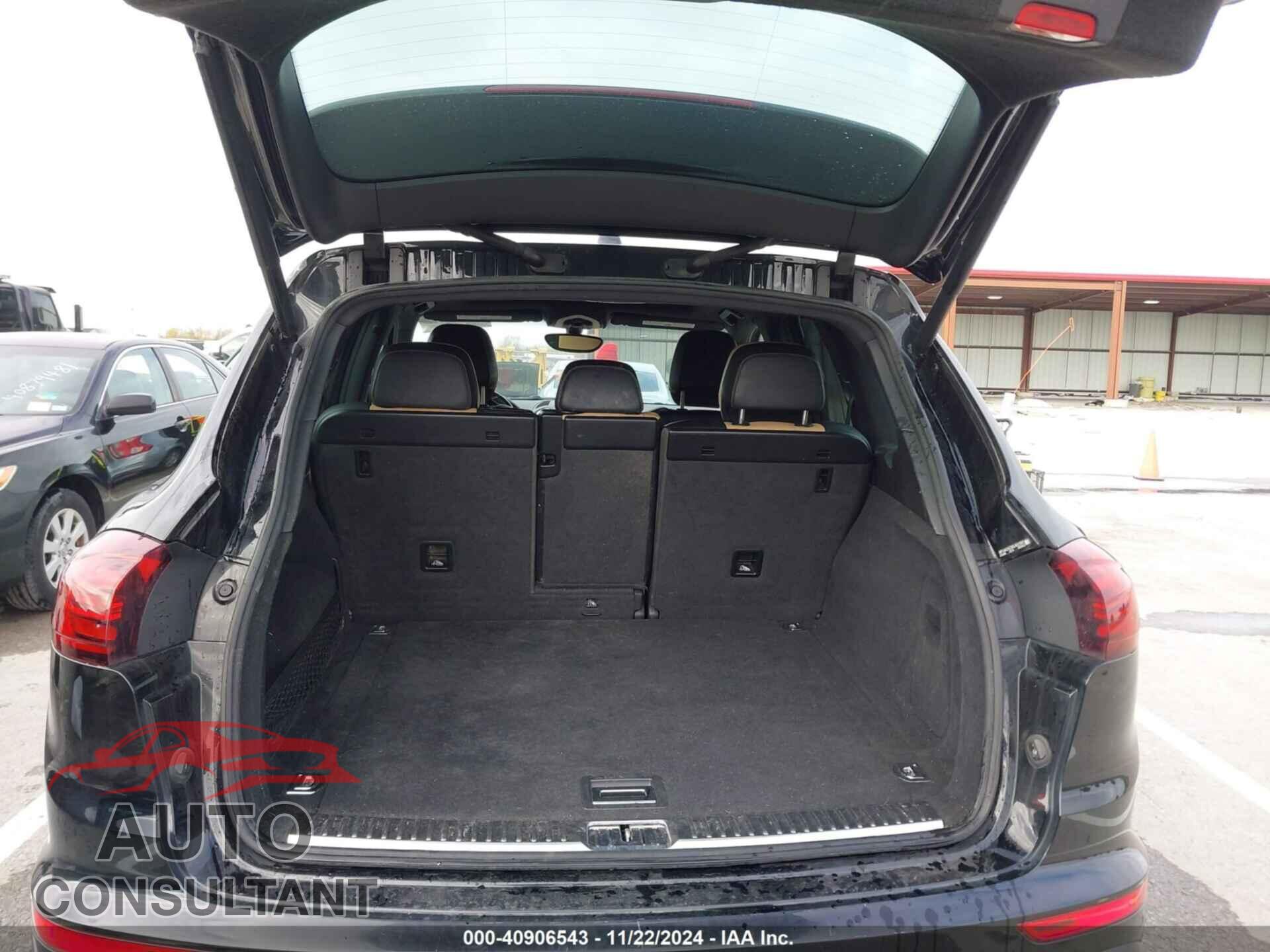 PORSCHE CAYENNE 2016 - WP1AA2A23GLA01597