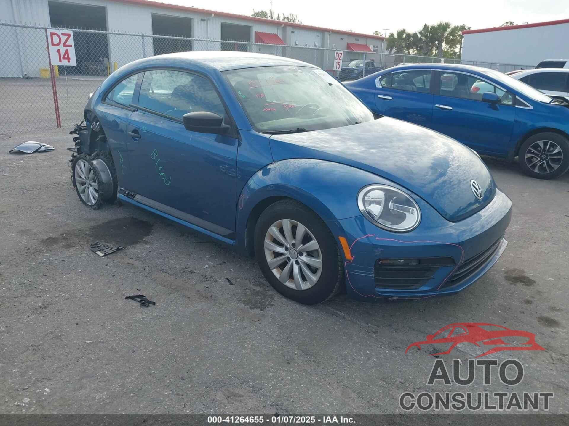 VOLKSWAGEN BEETLE 2018 - 3VWFD7AT5JM710121