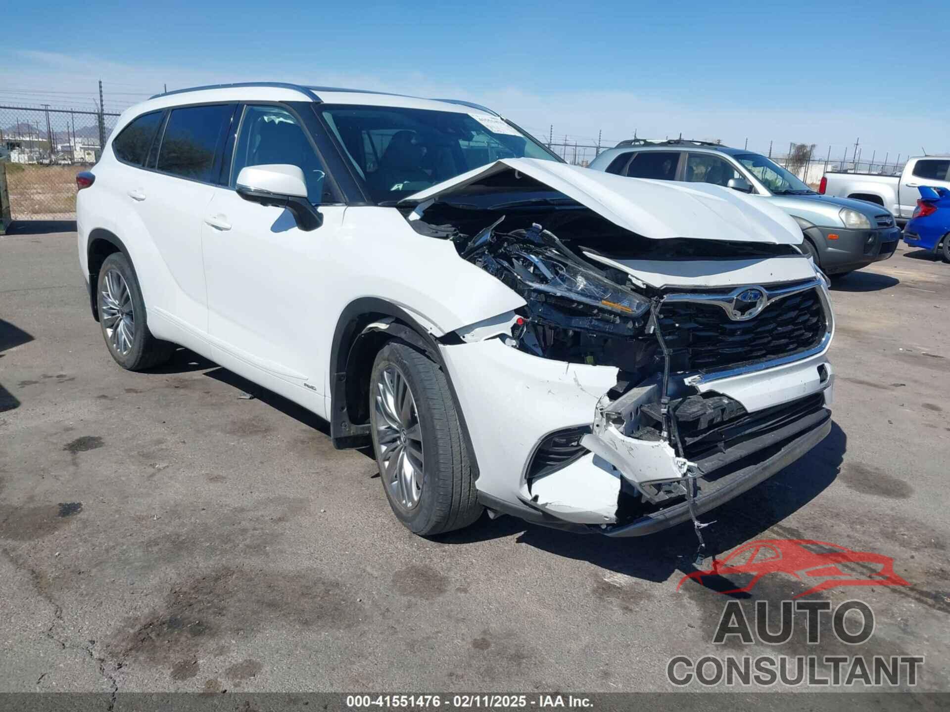 TOYOTA HIGHLANDER 2023 - 5TDEBRCH6PS573059
