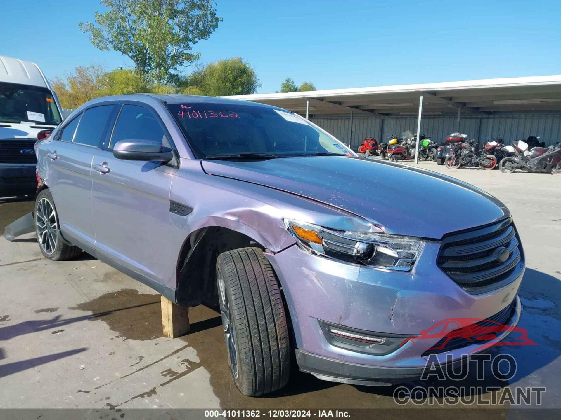 FORD TAURUS 2018 - 1FAHP2E89JG122928