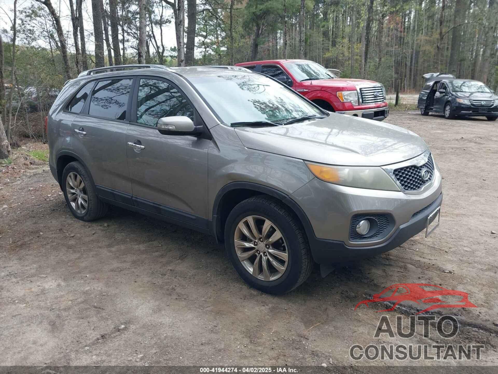 KIA SORENTO 2011 - 5XYKU3A17BG103340