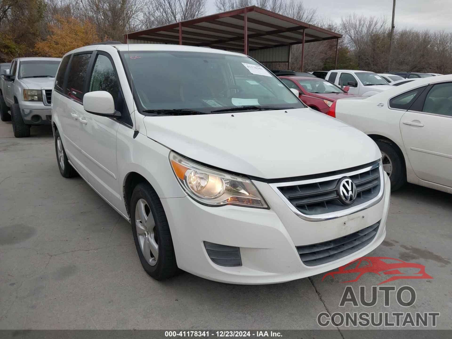 VOLKSWAGEN ROUTAN 2011 - 2V4RW3DG8BR635044