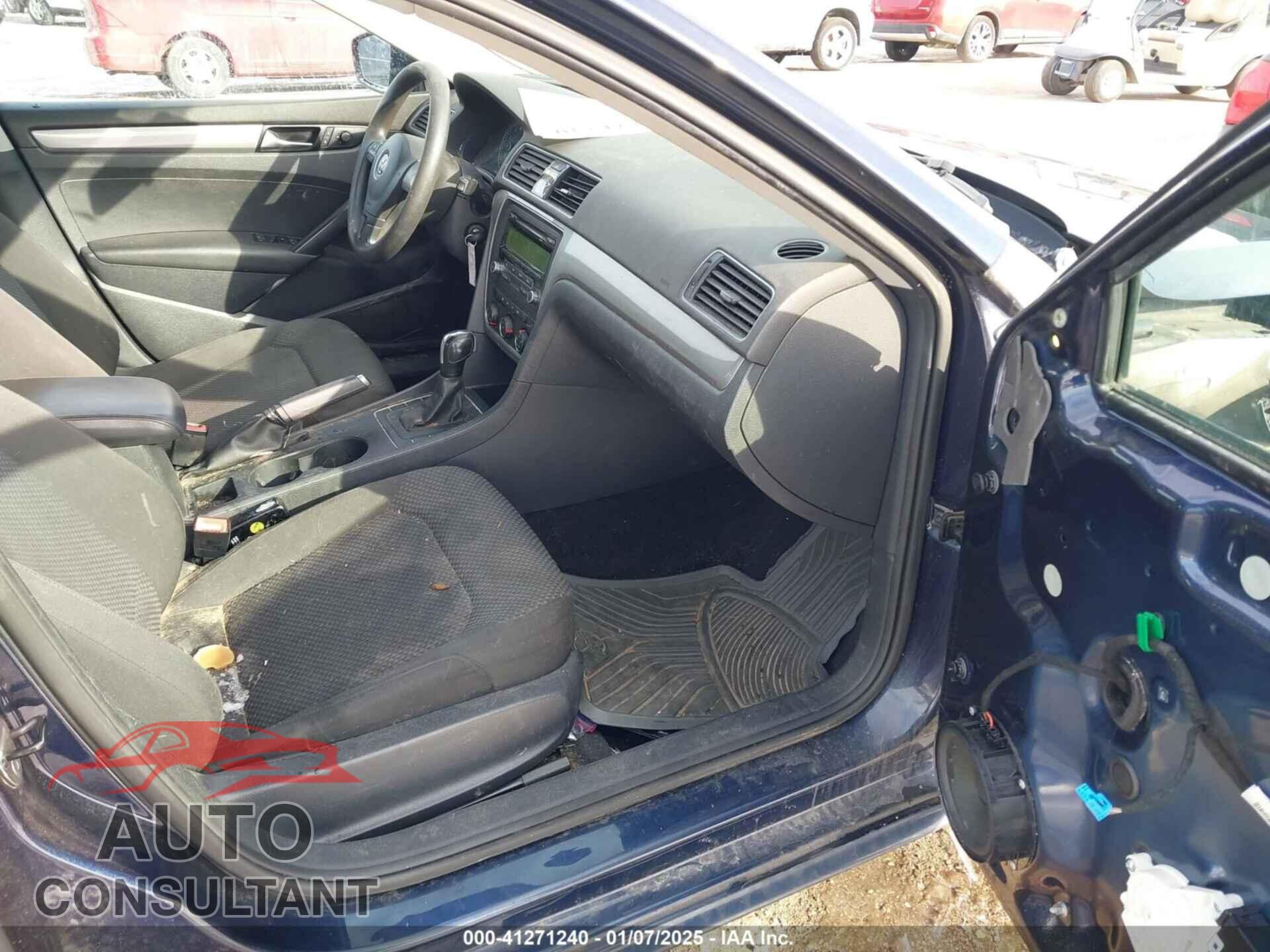 VOLKSWAGEN PASSAT 2014 - 1VWAT7A37EC040656