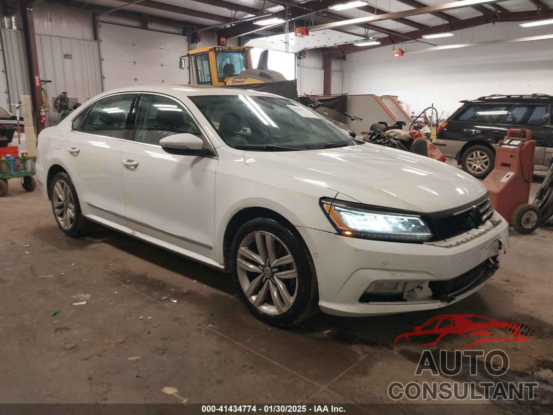 VOLKSWAGEN PASSAT 2017 - 1VWCM7A30HC079244