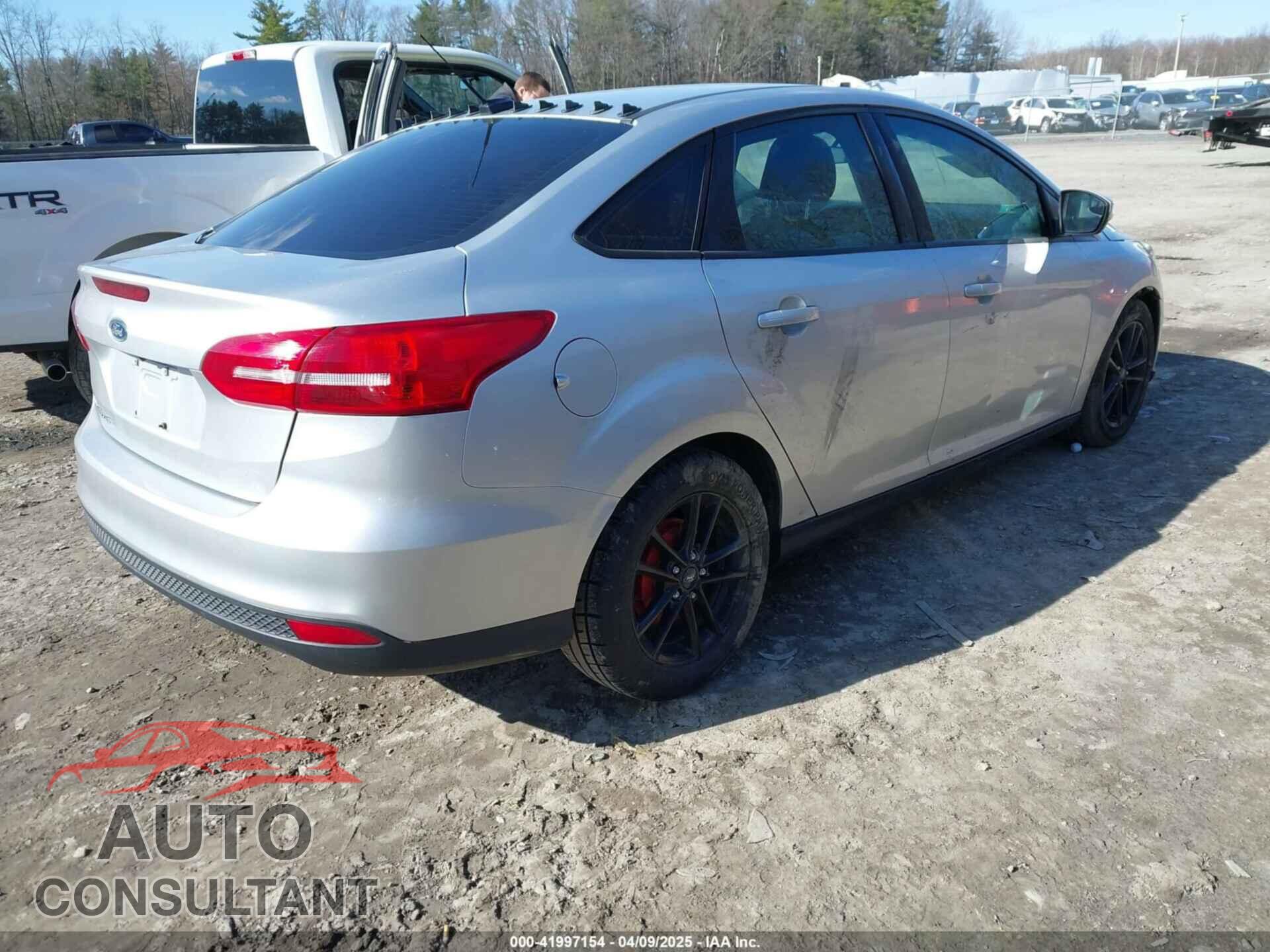 FORD FOCUS 2015 - 1FADP3F24FL329157