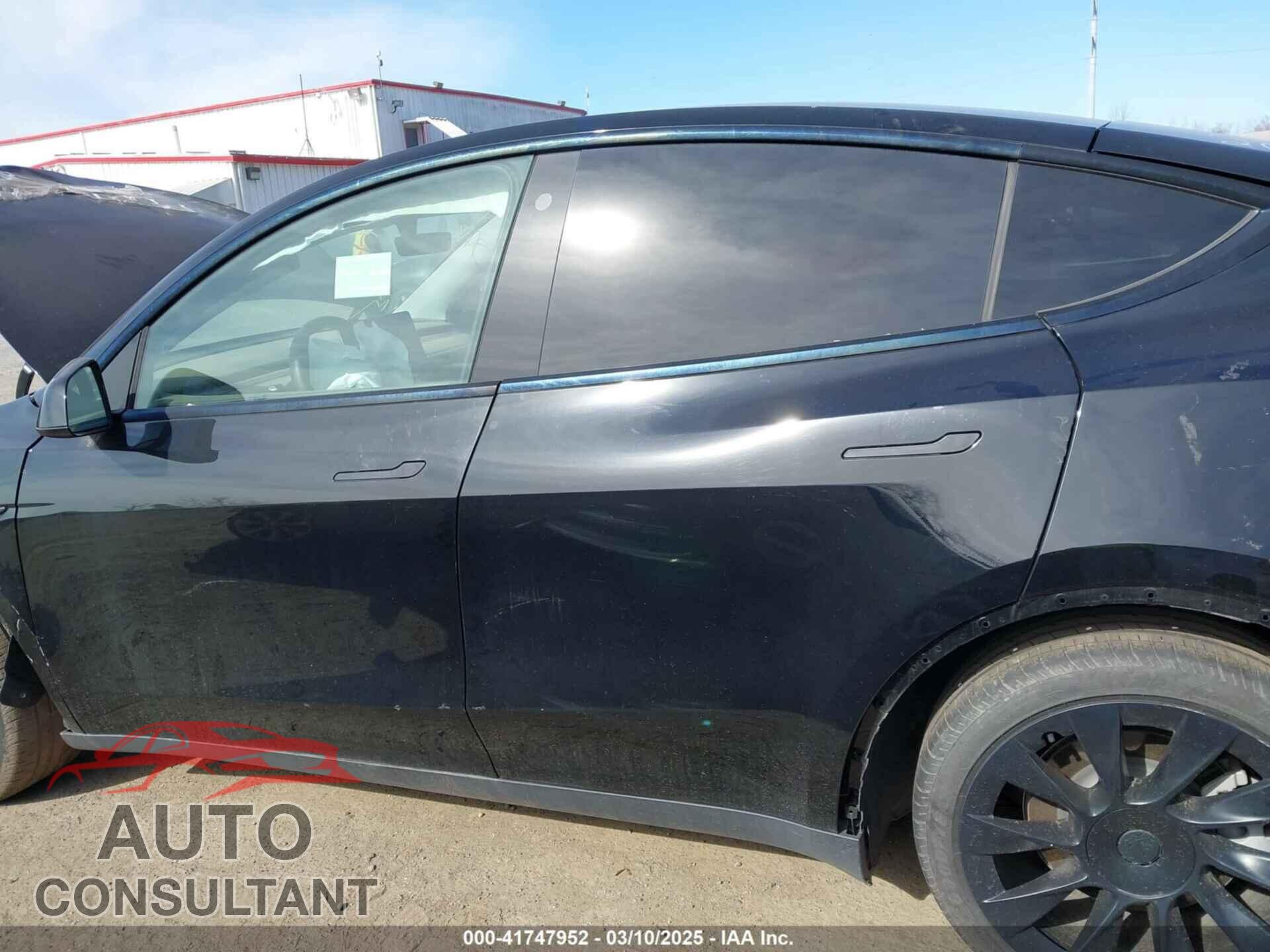 TESLA MODEL Y 2021 - 5YJYGDEEXMF208923