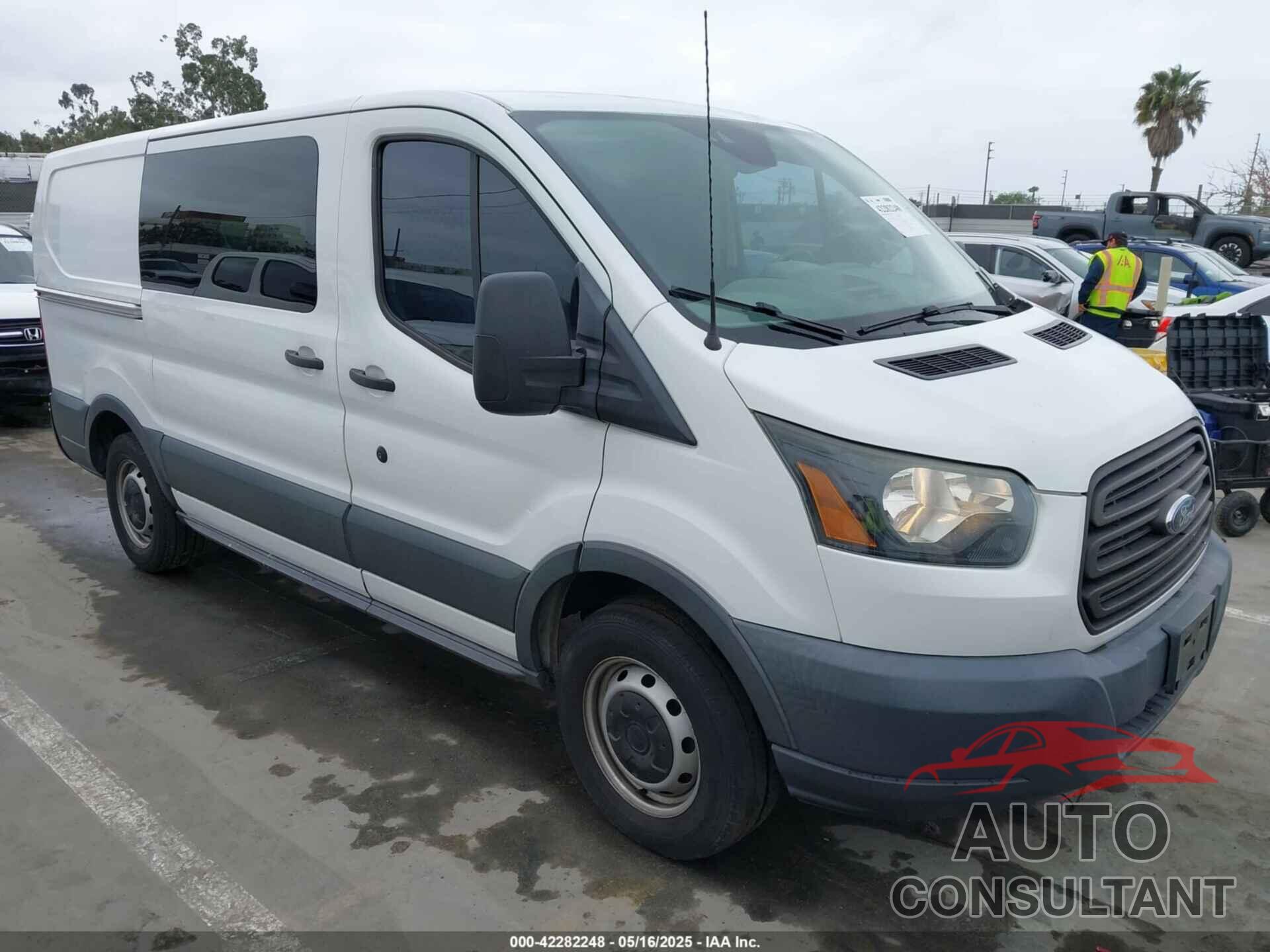 FORD TRANSIT-150 2017 - 1FTYE1YM1HKA17584