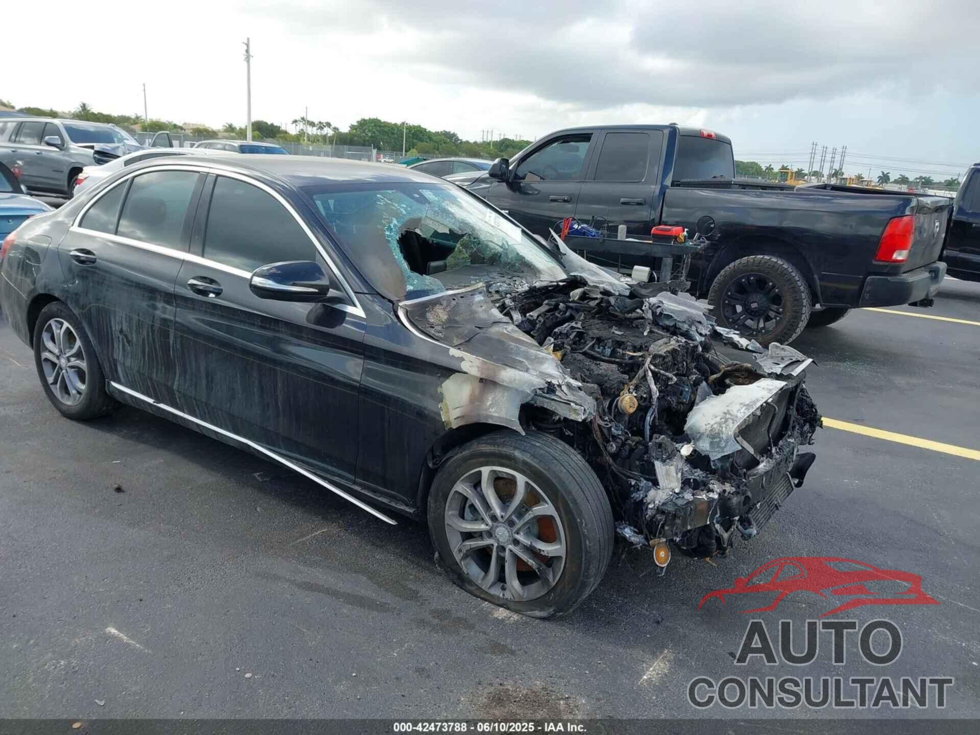 MERCEDES-BENZ C 300 2015 - 55SWF4KB5FU069712