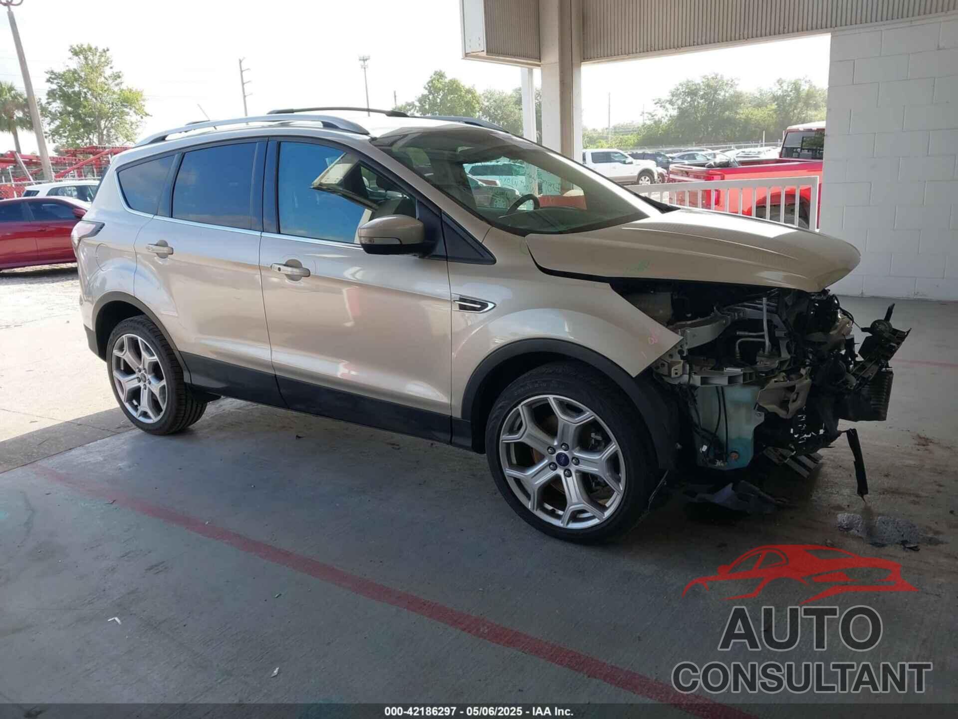 FORD ESCAPE 2017 - 1FMCU0J98HUD16082