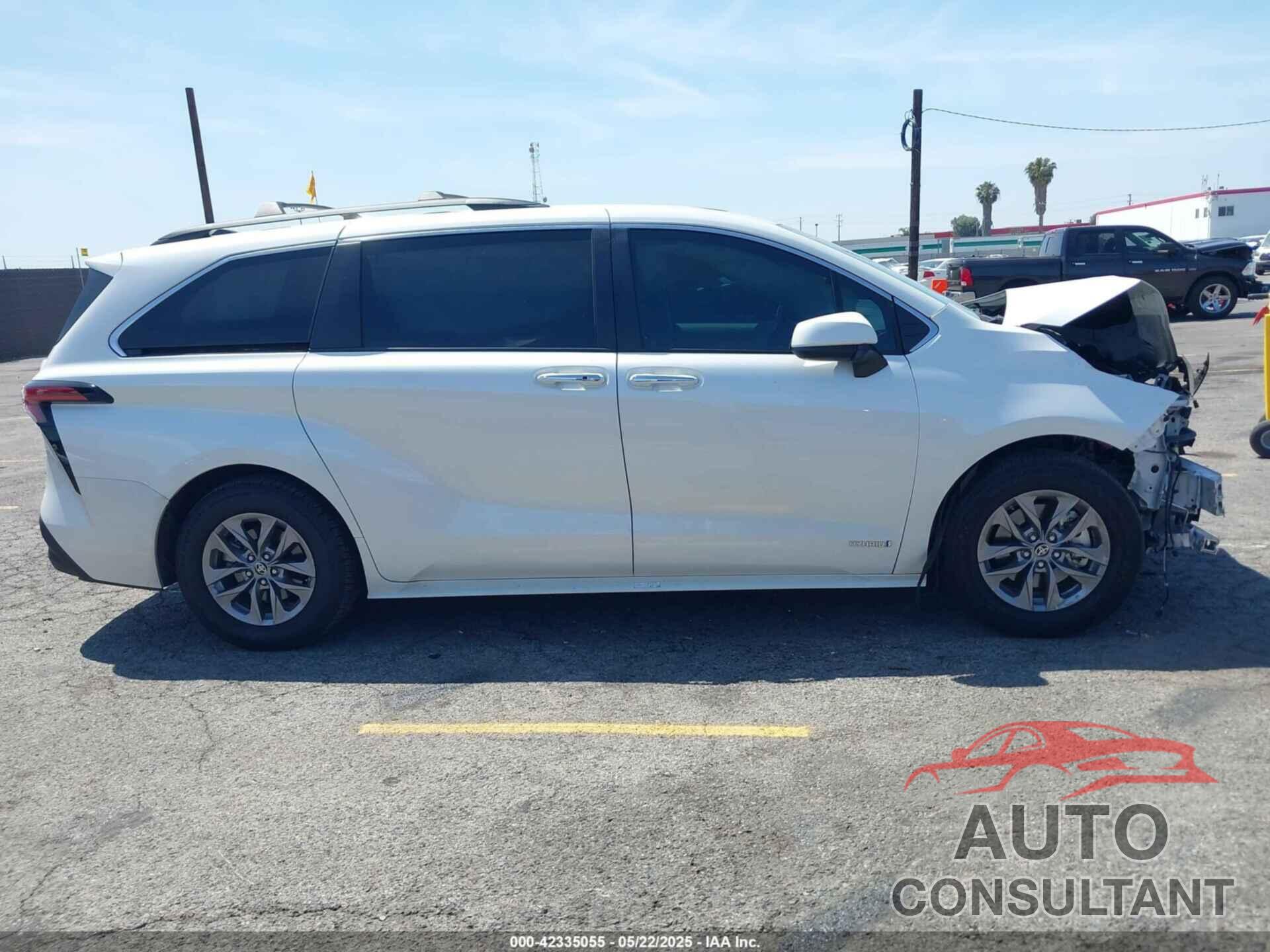 TOYOTA SIENNA 2021 - 5TDJRKEC8MS032240