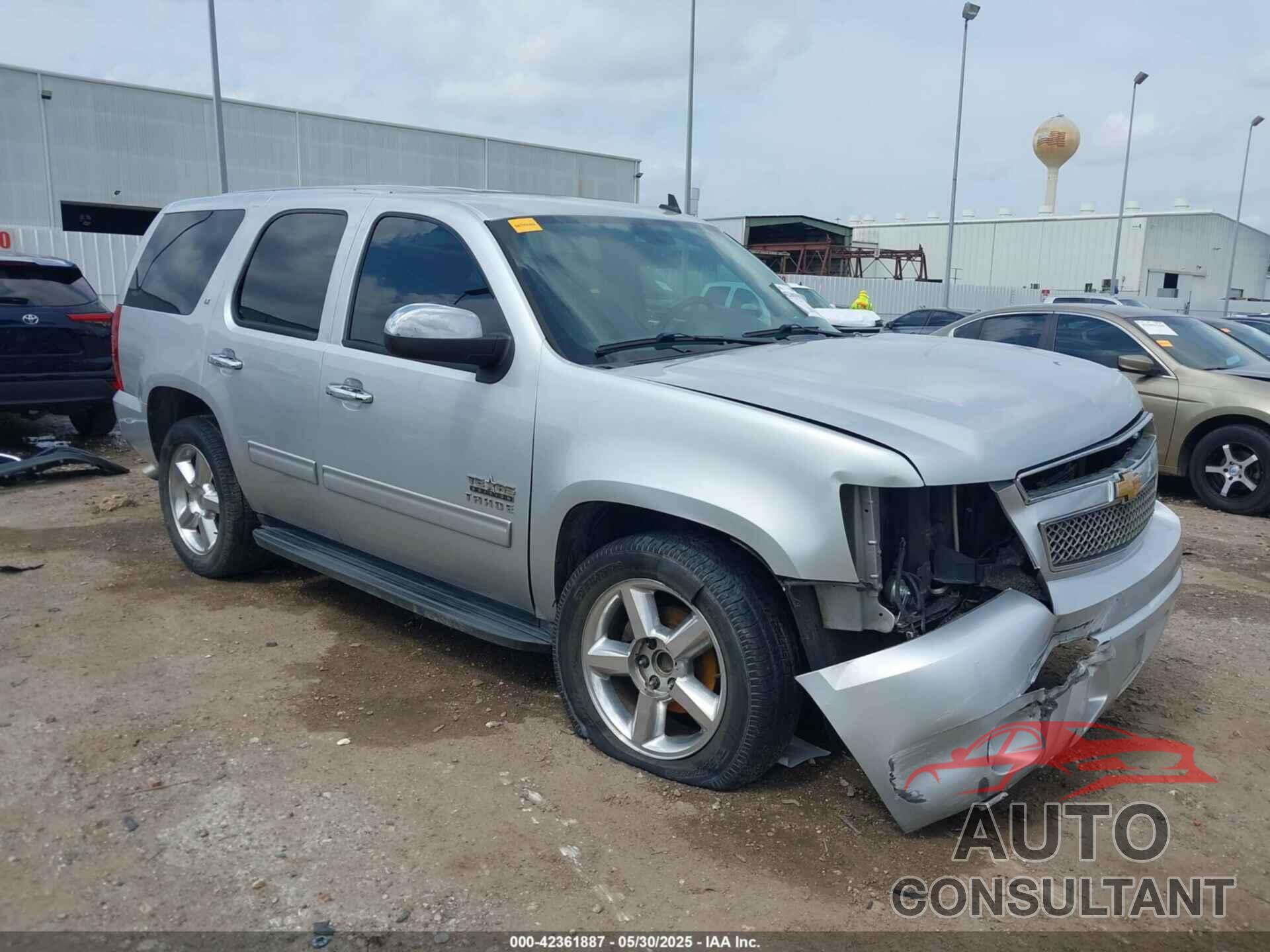 CHEVROLET TAHOE 2013 - 1GNSCBE09DR357304