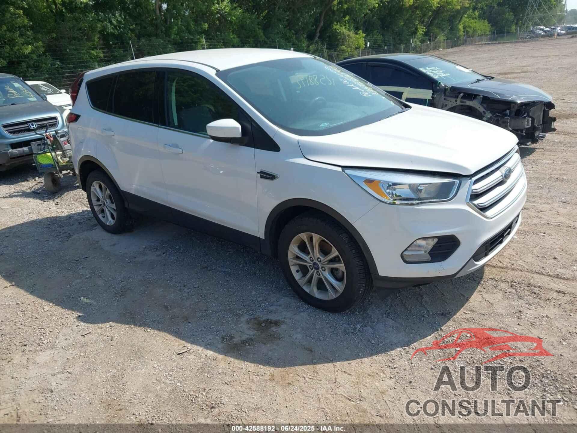 FORD ESCAPE 2017 - 1FMCU0GD1HUE22370