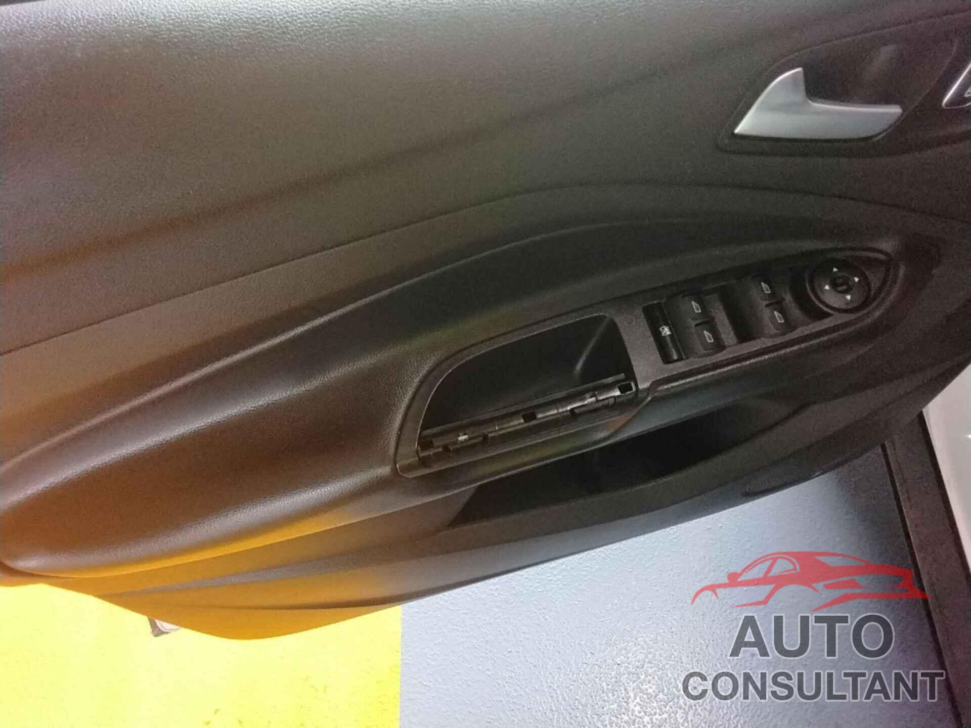 FORD ESCAPE 2018 - 1FMCU0GD2JUC89060