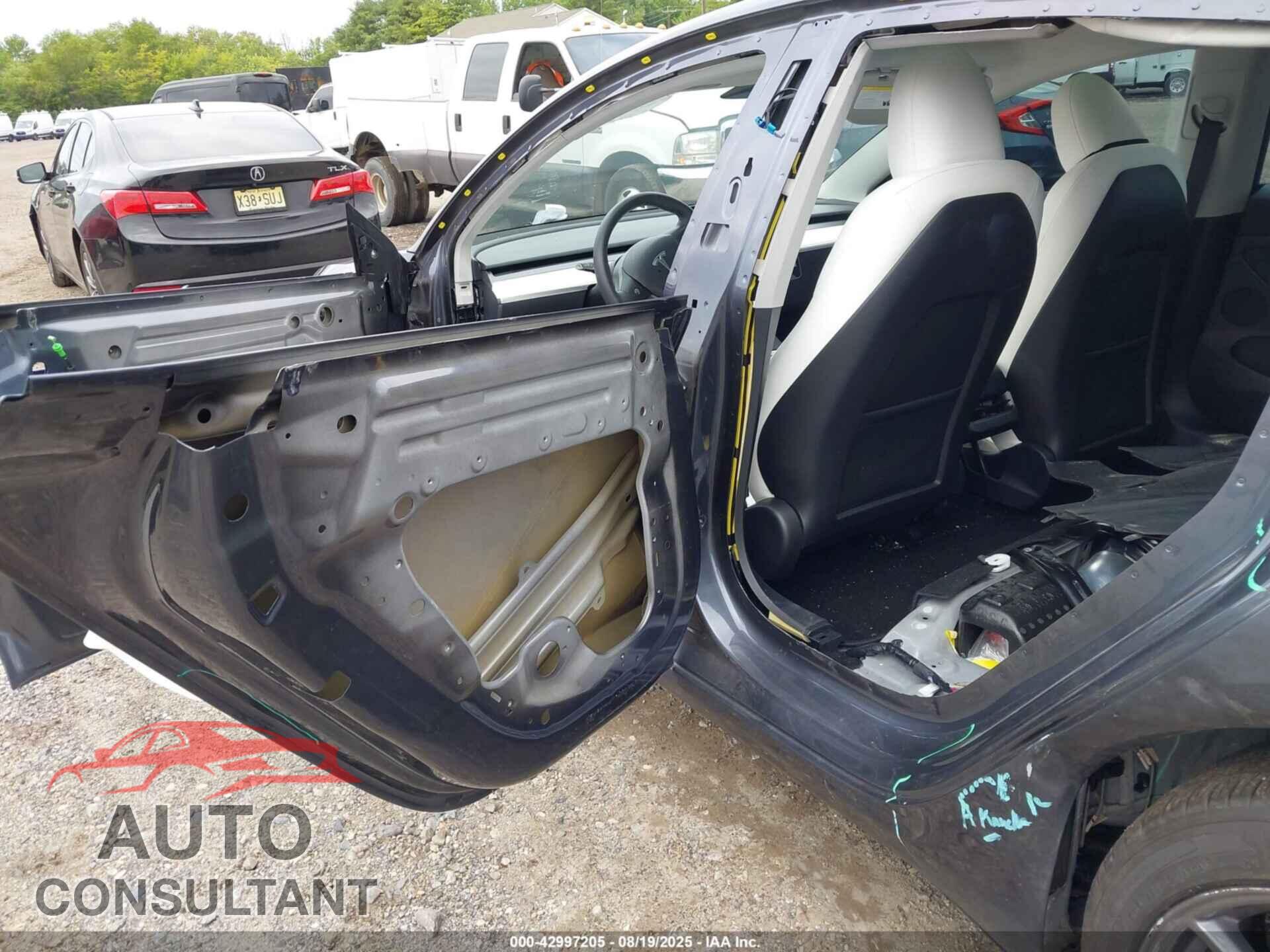 TESLA MODEL 3 2023 - 5YJ3E1EA3PF703836