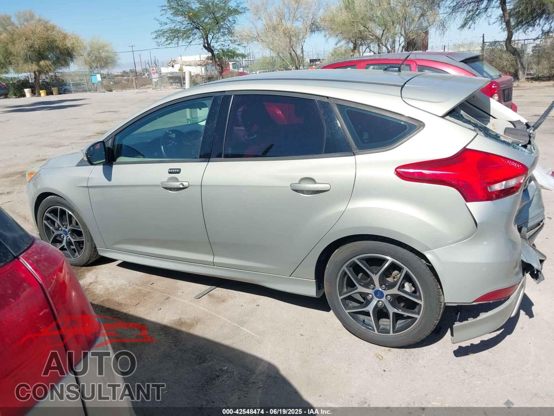 FORD FOCUS 2015 - 1FADP3K20FL262336