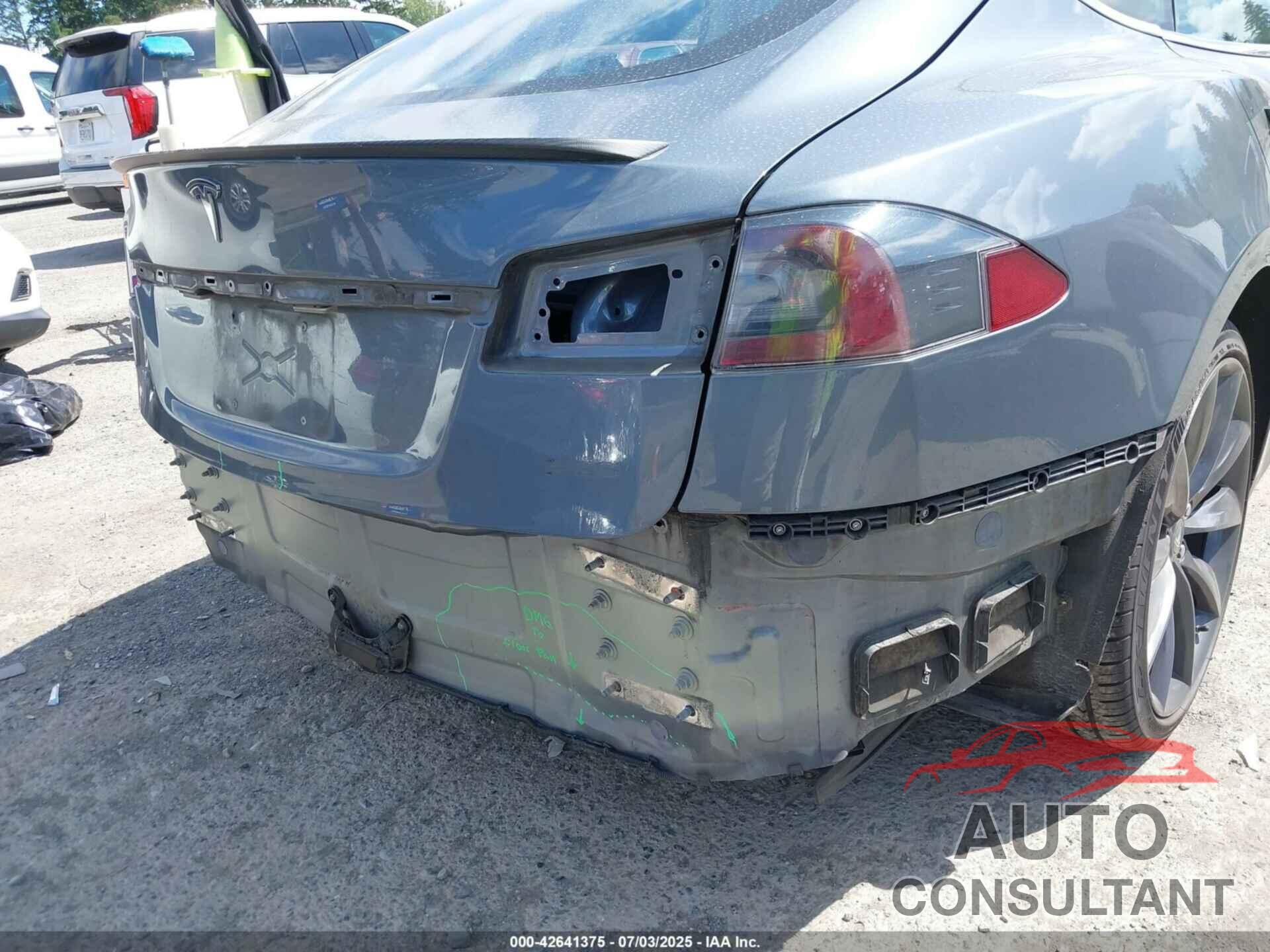 TESLA MODEL S 2013 - 5YJSA1DP8DFP28644