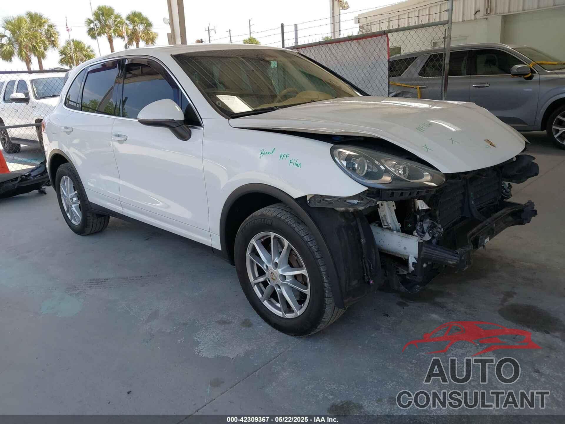 PORSCHE CAYENNE 2016 - WP1AA2A29GKA10570