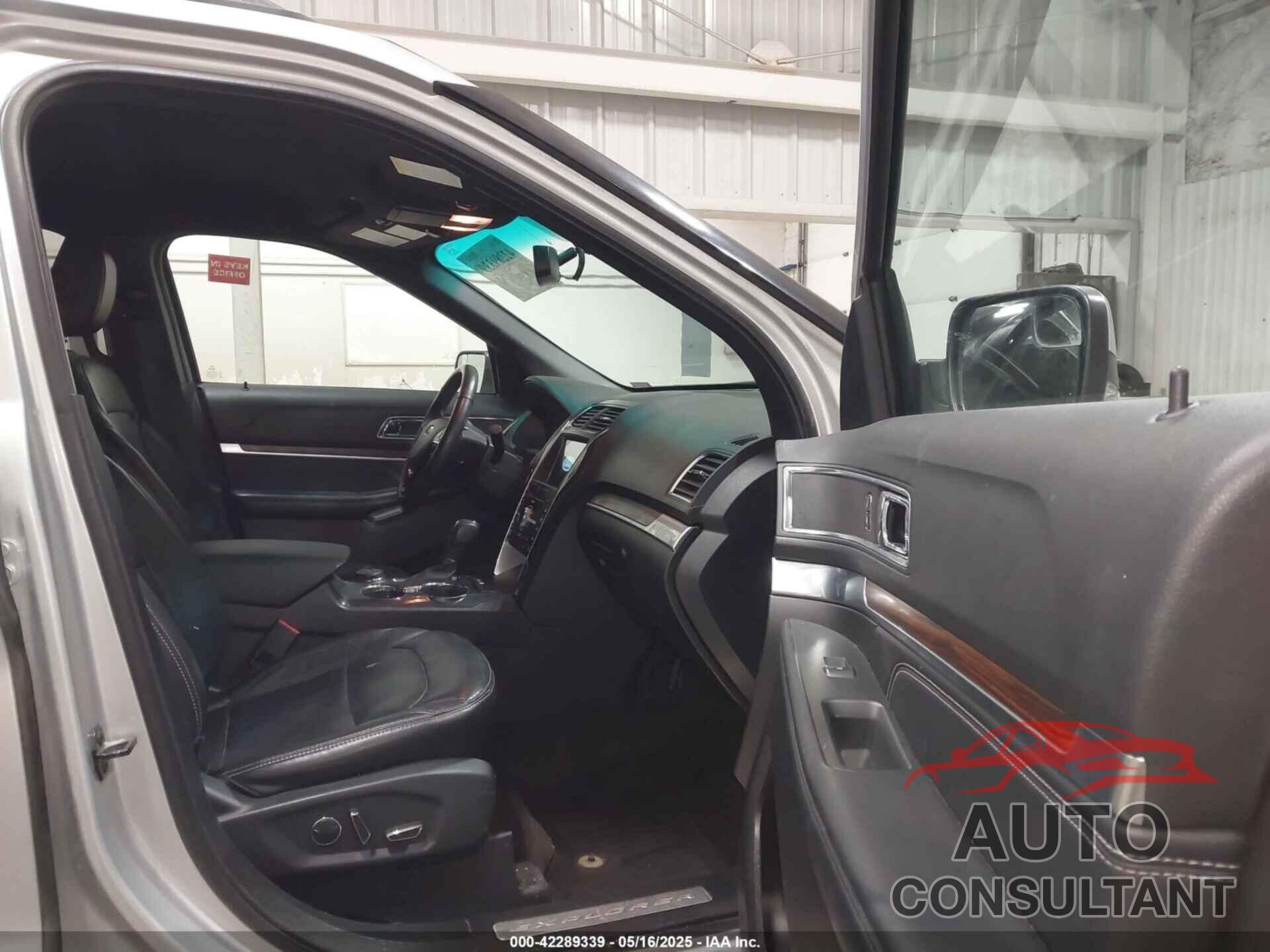 FORD EXPLORER 2018 - 1FM5K8F82JGB33634