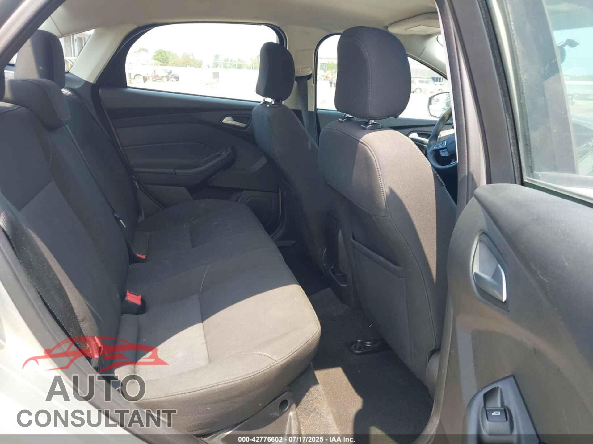 FORD FOCUS 2015 - 1FADP3F2XFL379092