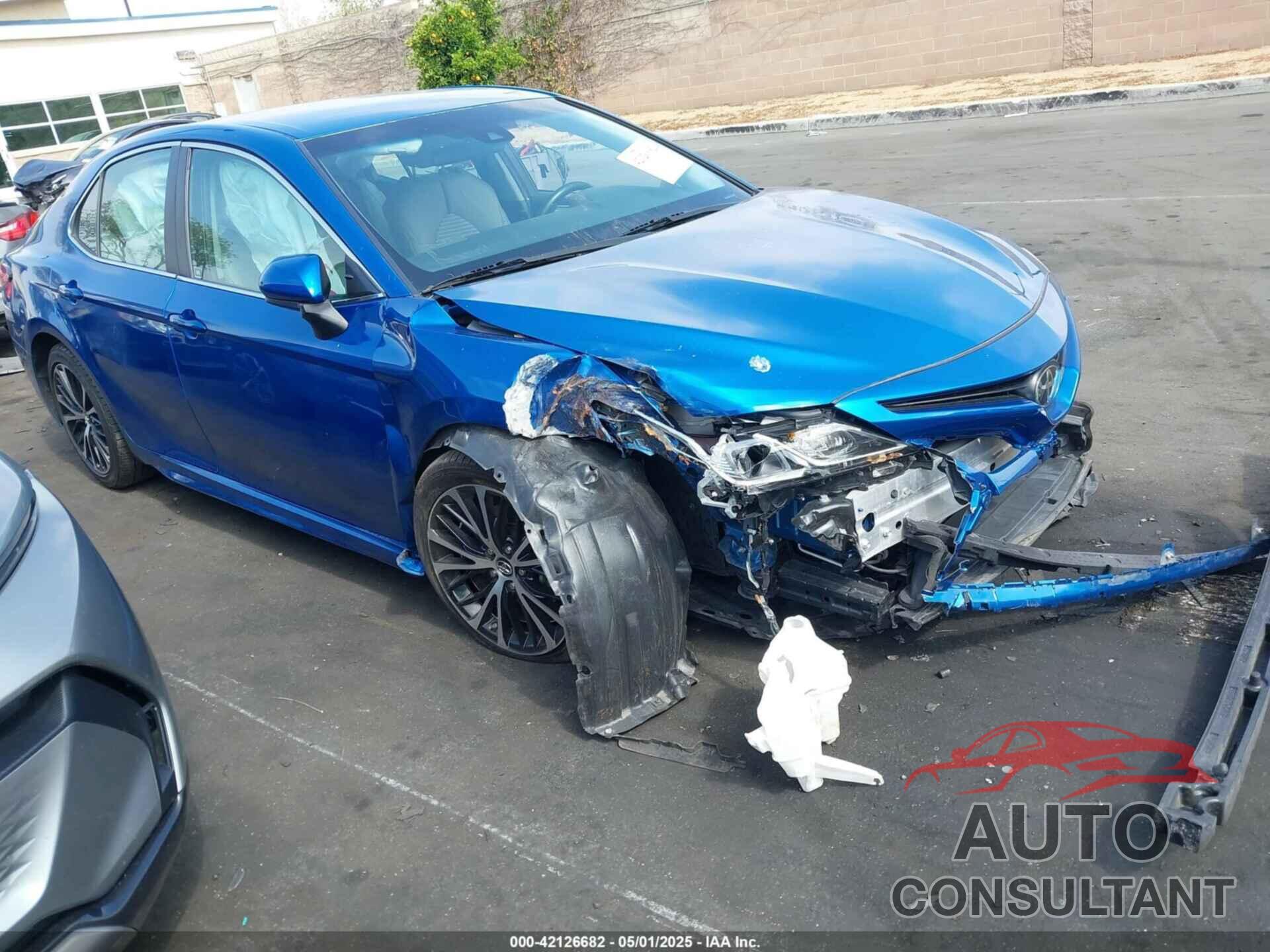 TOYOTA CAMRY 2018 - 4T1B11HK3JU039835
