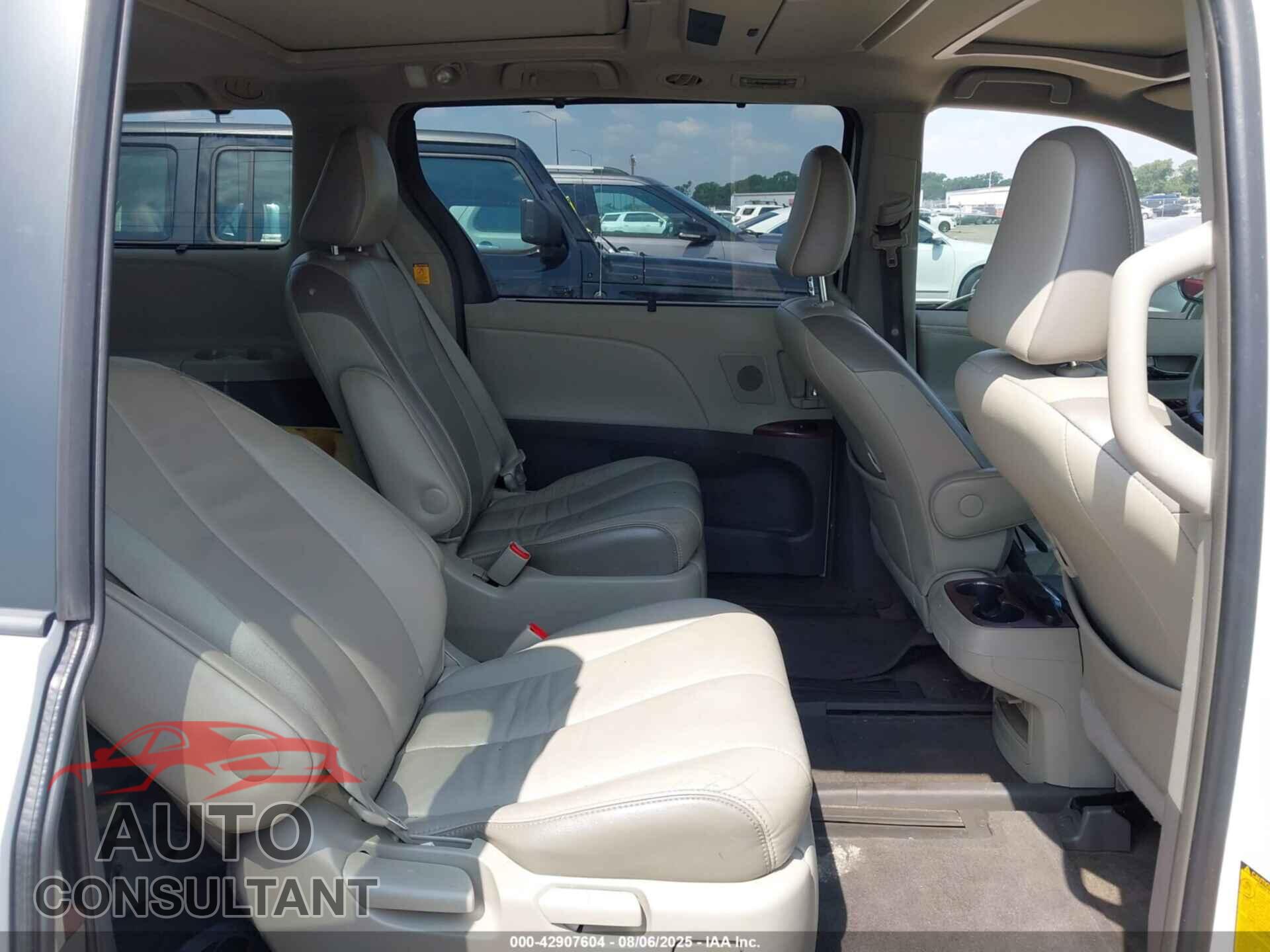 TOYOTA SIENNA 2013 - 5TDYK3DC2DS347318