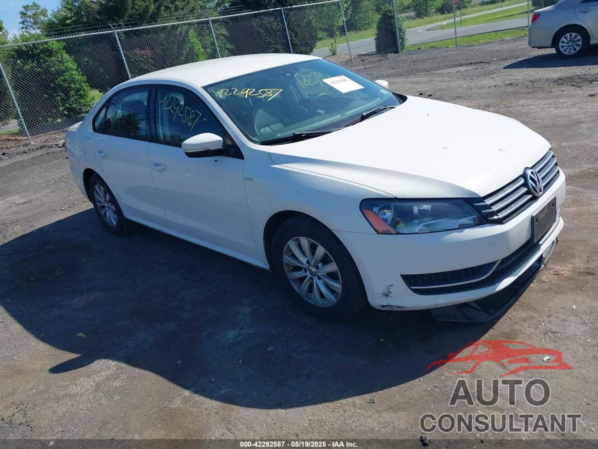 VOLKSWAGEN PASSAT 2013 - 1VWAP7A31DC138472