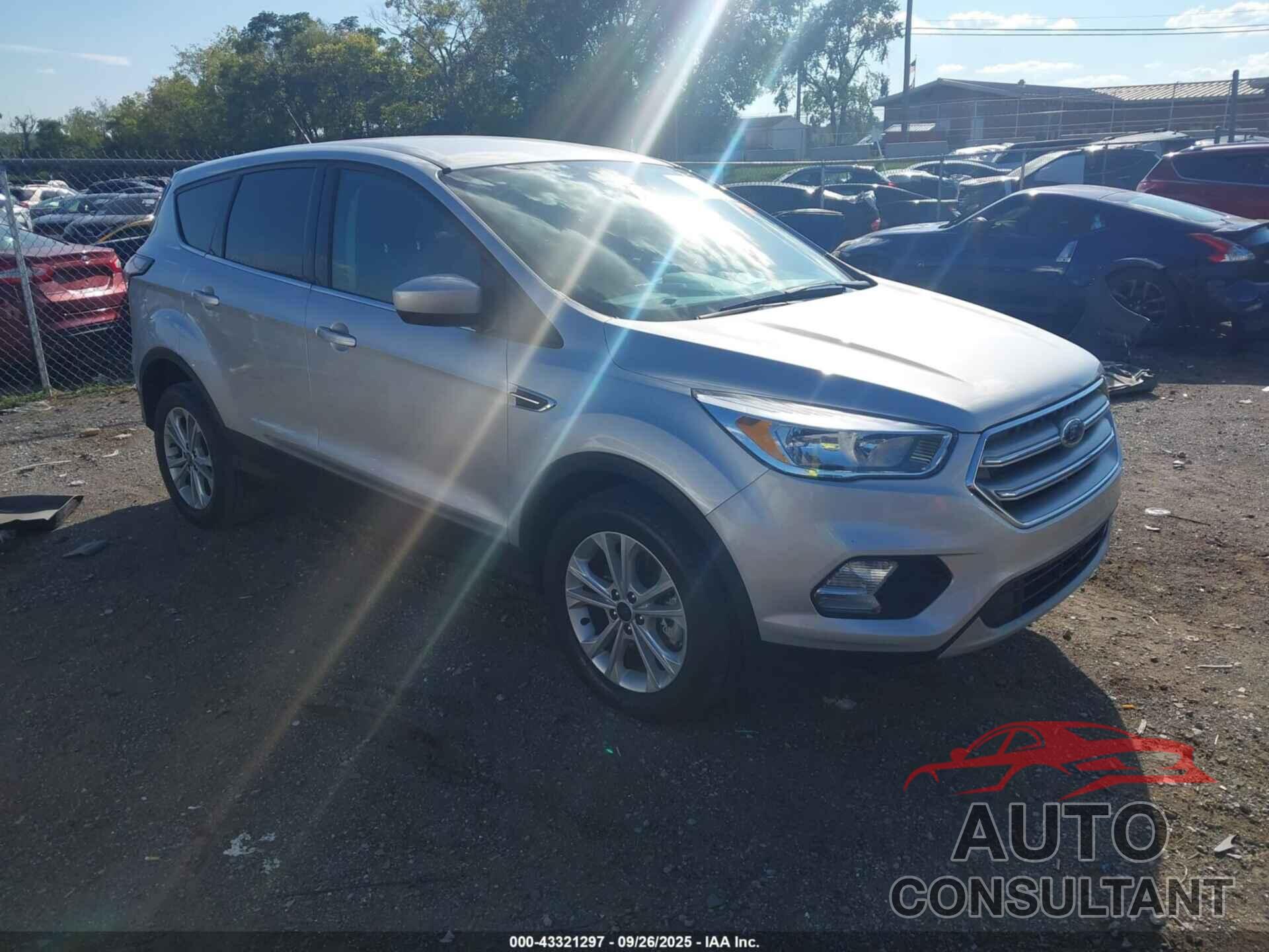 FORD ESCAPE 2017 - 1FMCU9G95HUE29886