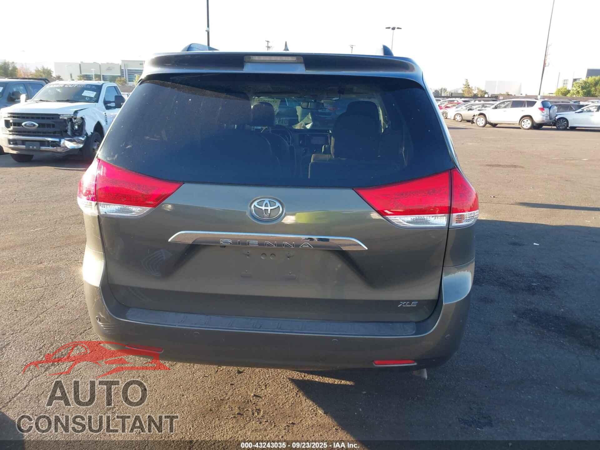 TOYOTA SIENNA 2013 - 5TDYK3DC8DS303565