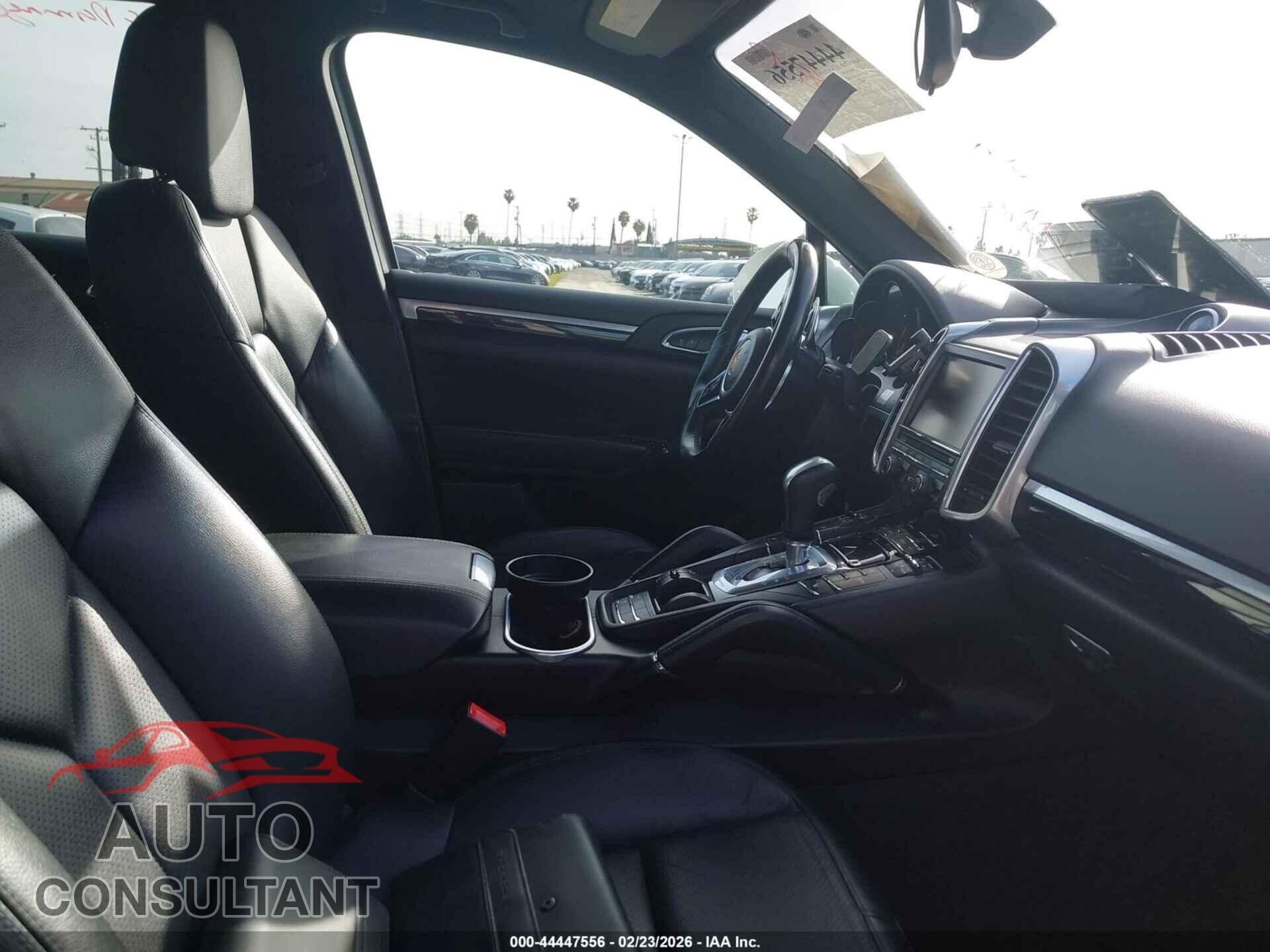 PORSCHE CAYENNE 2016 - WP1AF2A29GKA40427