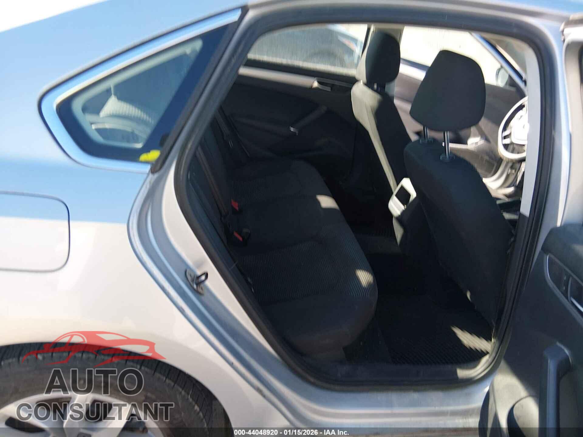 VOLKSWAGEN PASSAT 2017 - 1VWAT7A35HC058142