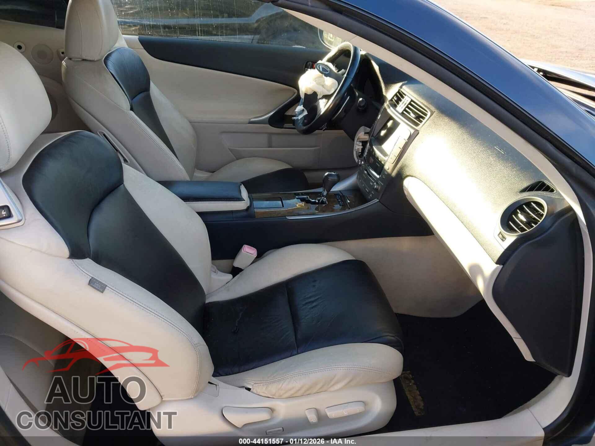 LEXUS IS 250C 2010 - JTHFF2C29A2501880