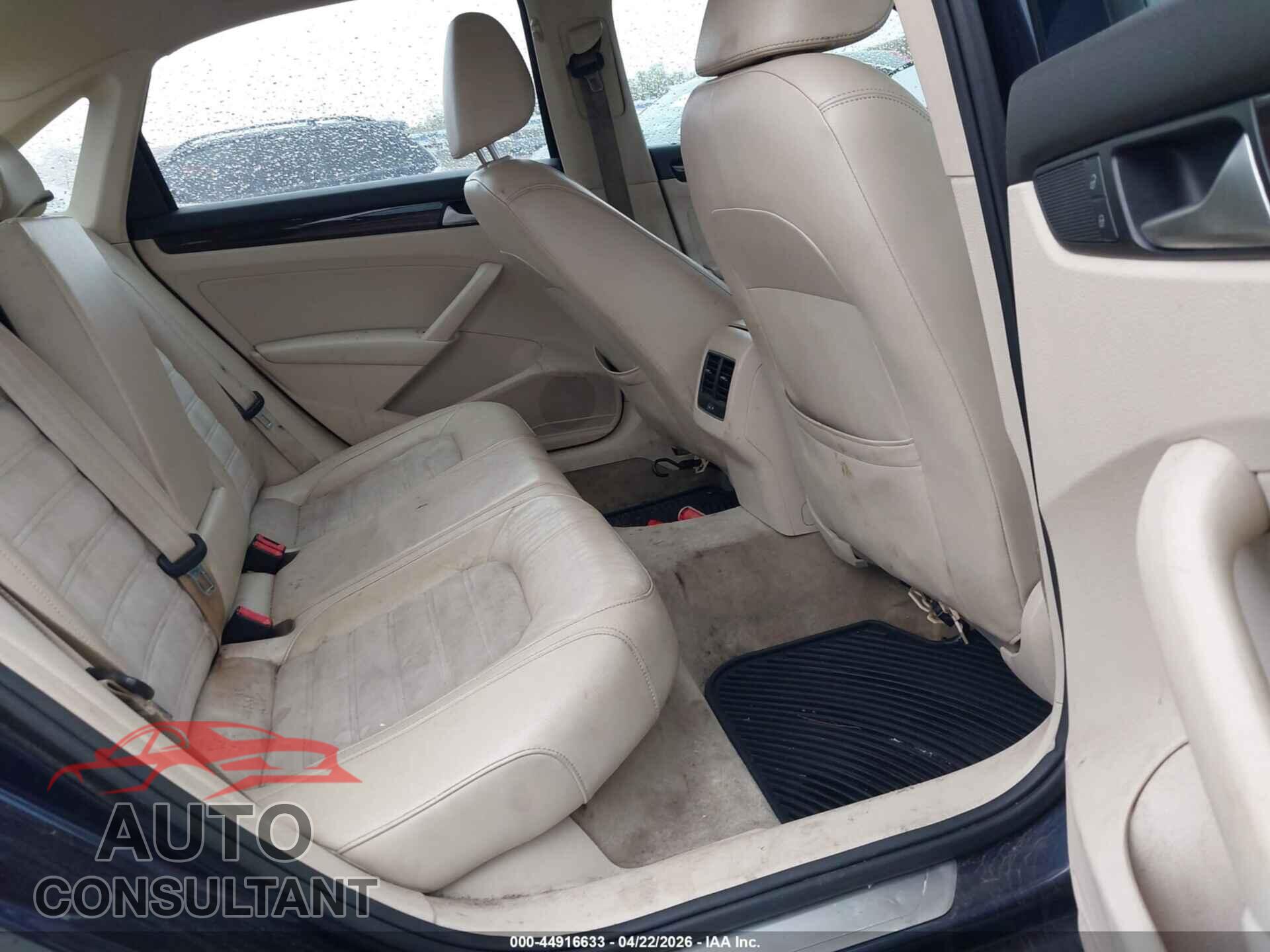 VOLKSWAGEN PASSAT 2014 - 1VWCT7A33EC008800