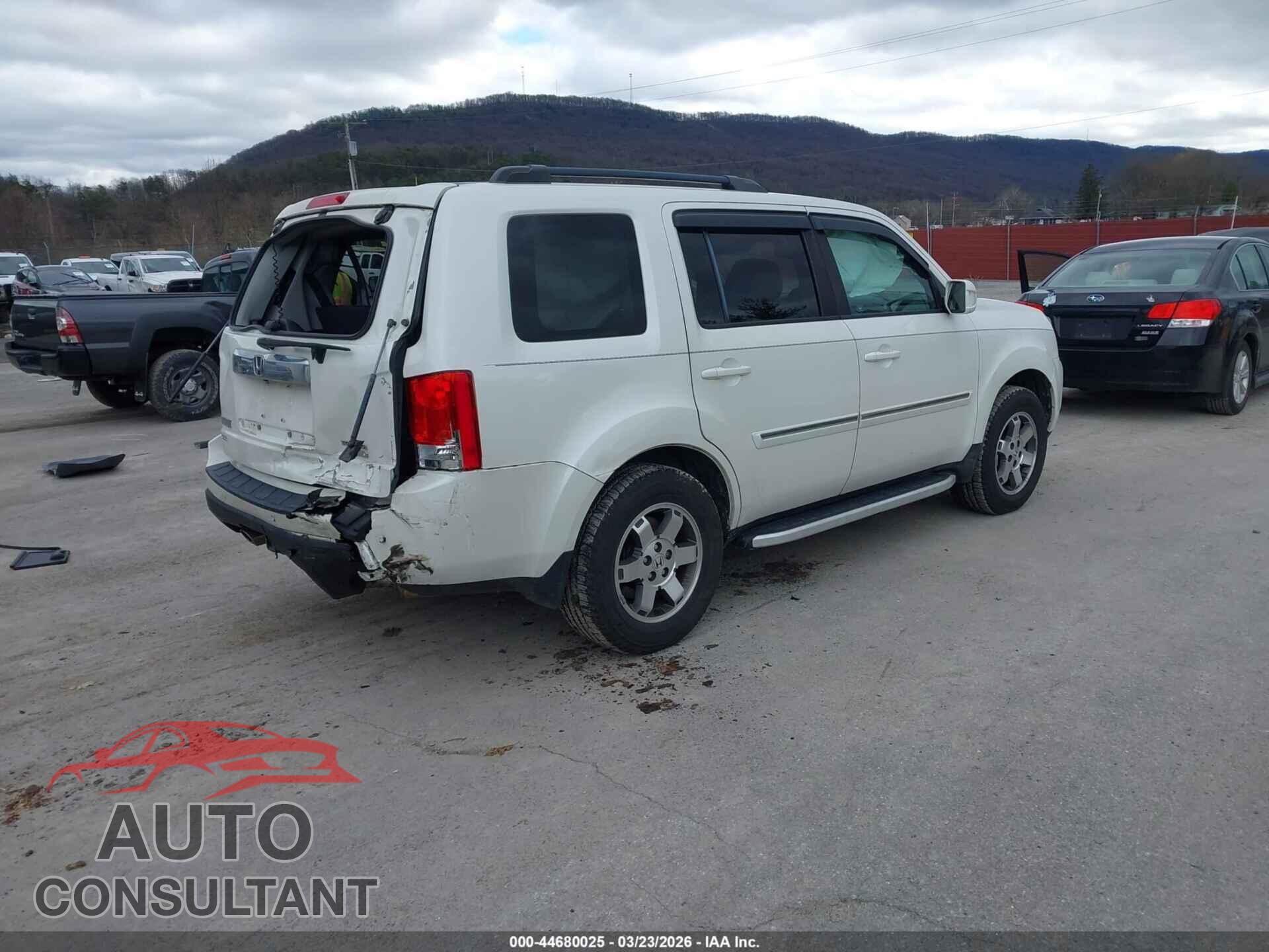 HONDA PILOT 2011 - 5FNYF4H98BB014213