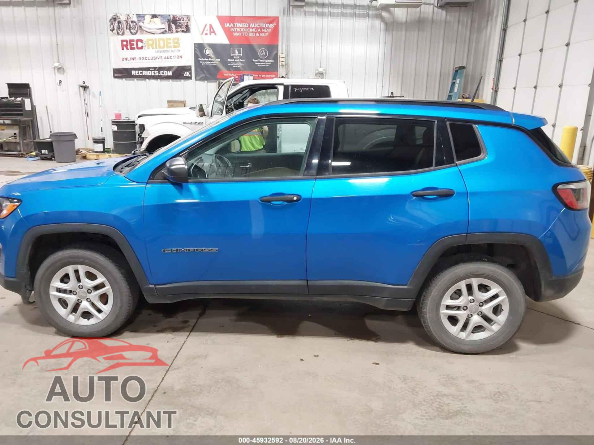 JEEP COMPASS 2018 - 3C4NJDAB1JT392307