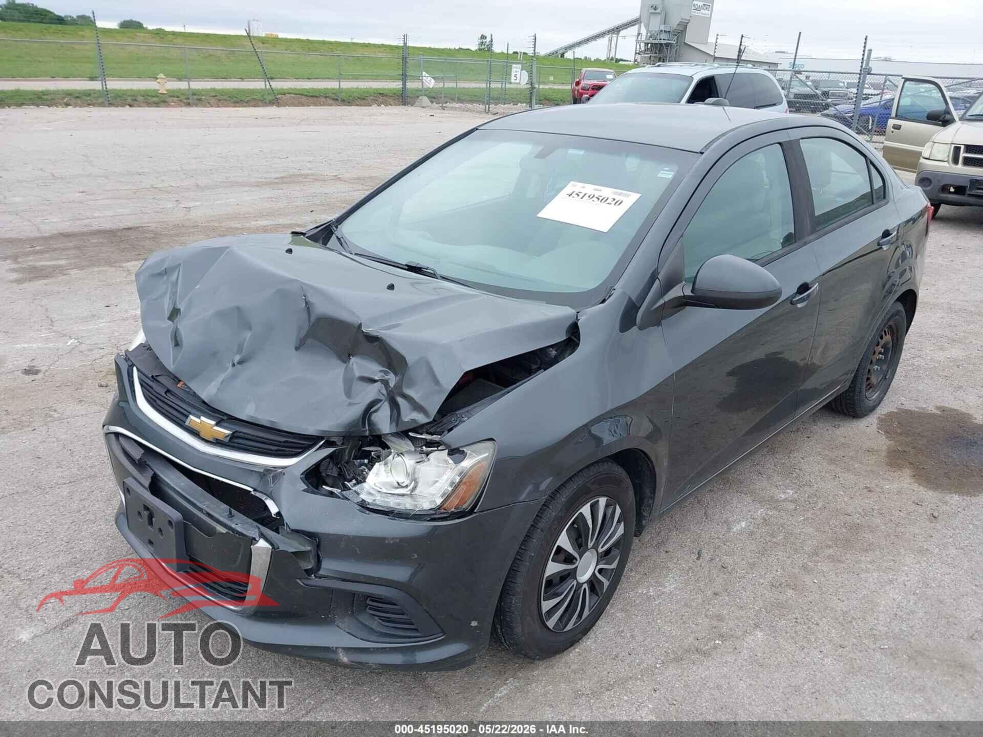 CHEVROLET SONIC 2017 - 1G1JB5SH8H4157044